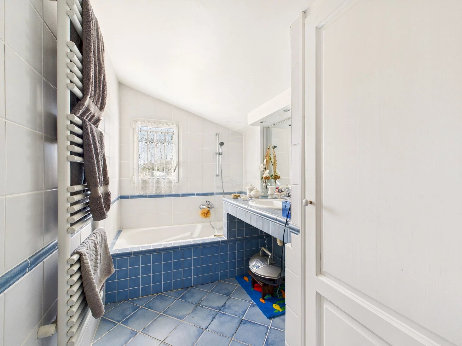 Spacious five-bedroom house with garden, Aquitaine – France – BVI78415