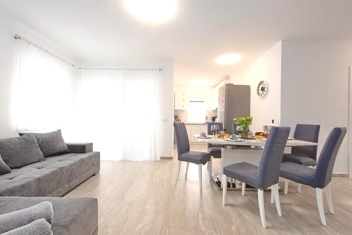 3 bedroom apartment in Dobrinj, Croatia – 103366