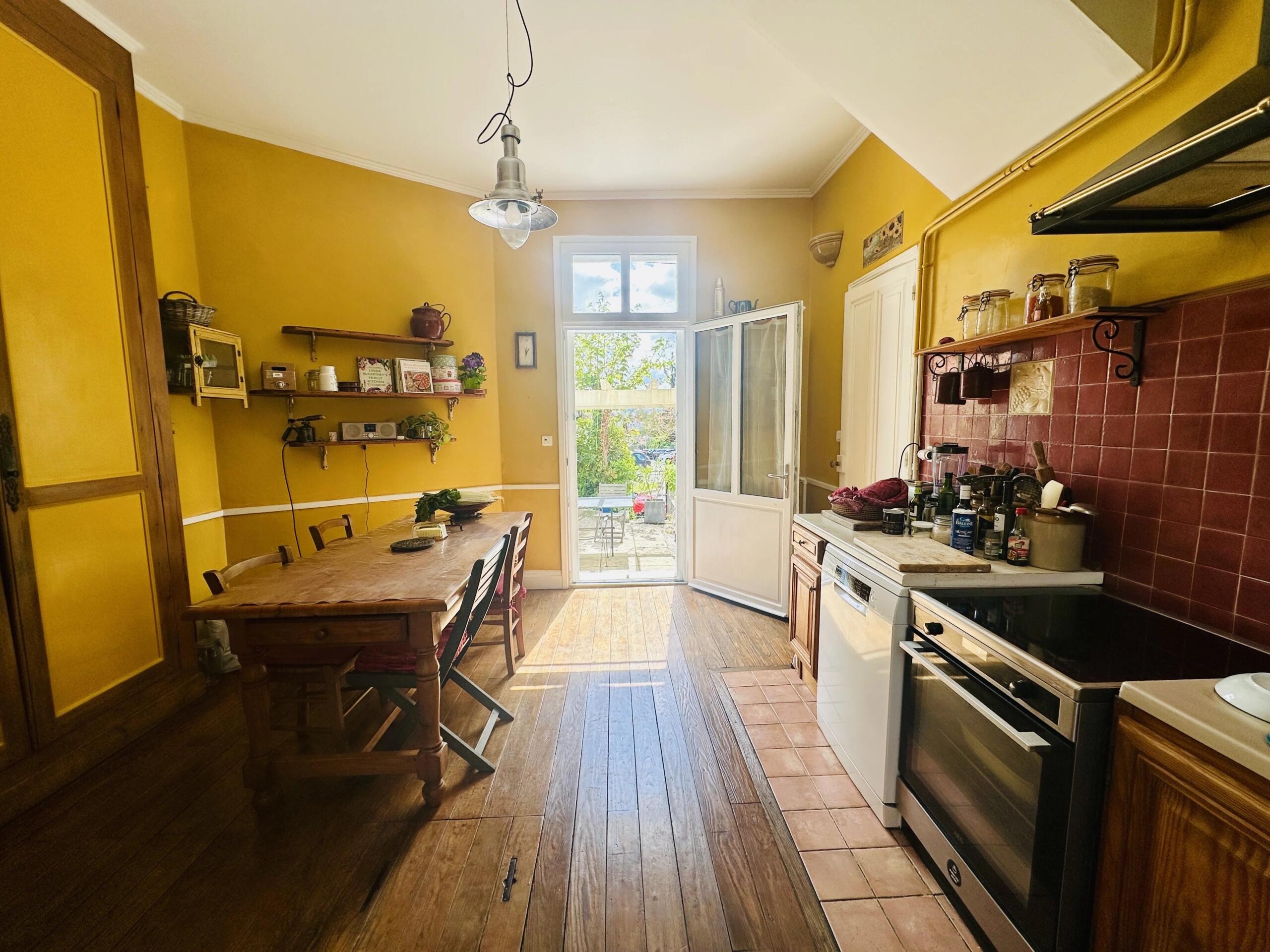 6 bedroom house with garden and garage, Aquitaine – France – BVI75940