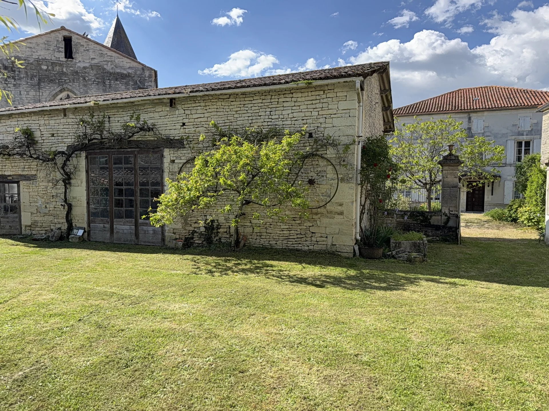 Beautiful 18th century manor house with 6 bedrooms, Poitou-Charentes – France – BVI80826