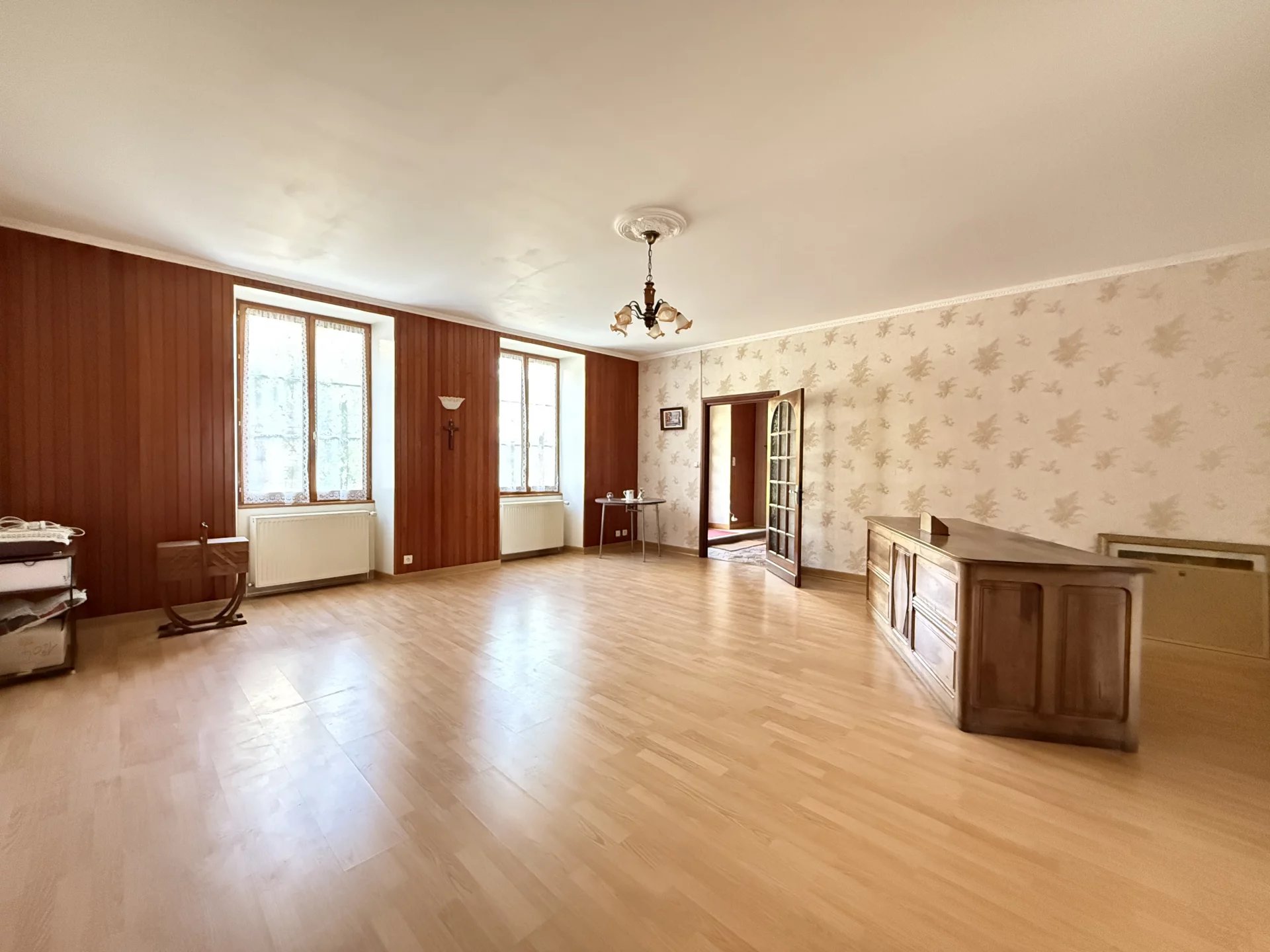 Beautiful 18th century manor house with 6 bedrooms, Poitou-Charentes – France – BVI80826