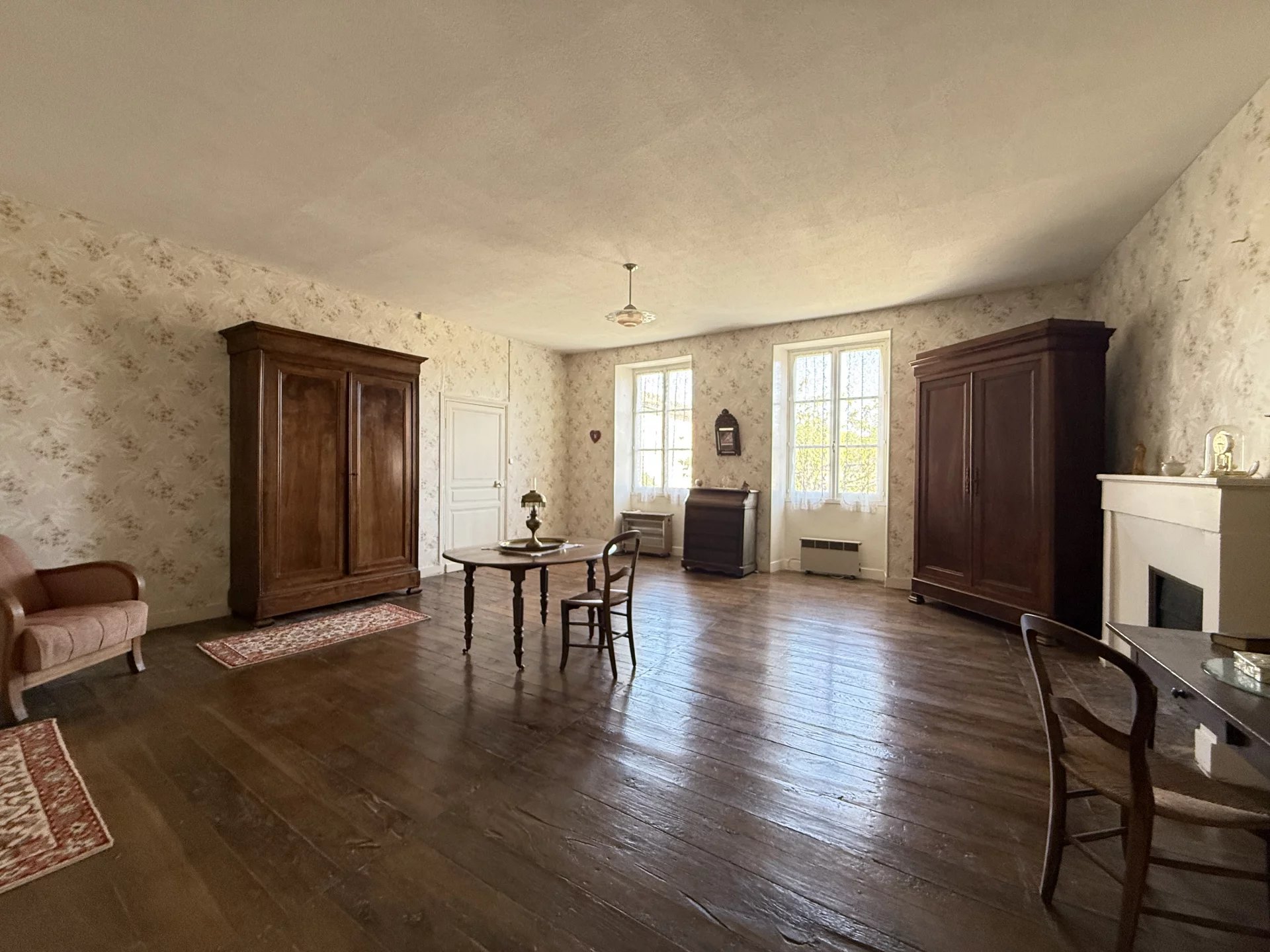 Beautiful 18th century manor house with 6 bedrooms, Poitou-Charentes – France – BVI80826