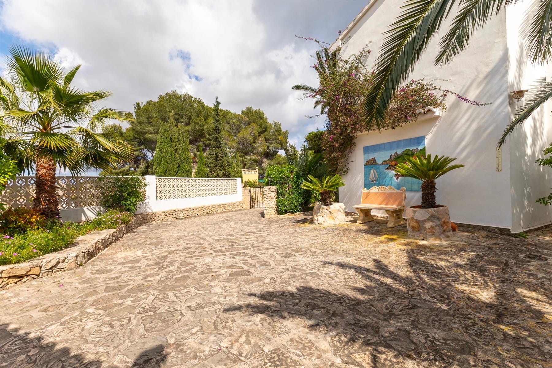 5 bedroom Villa in Moraira, Alicante, Spain – FCOV4374EX