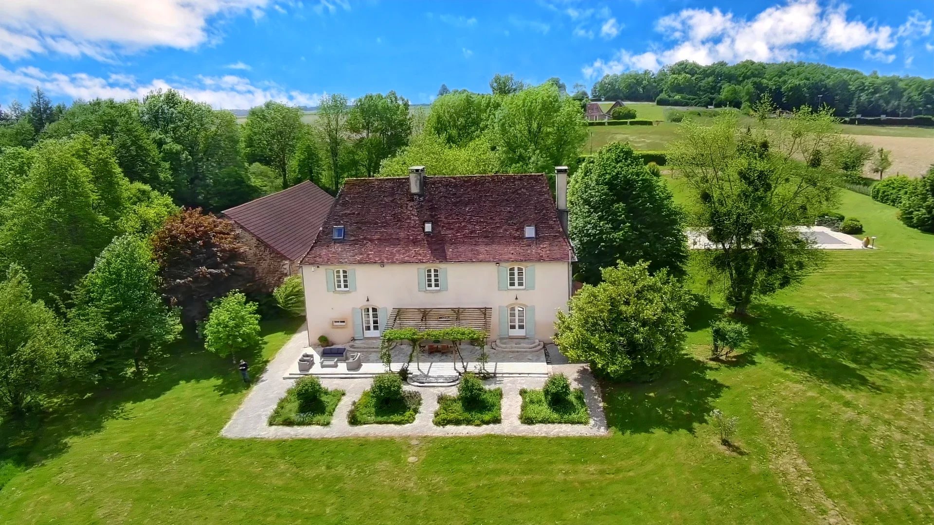 Superb Perigourdine mansion with 16 hectares of tranquility, Aquitaine – France – BVI76501