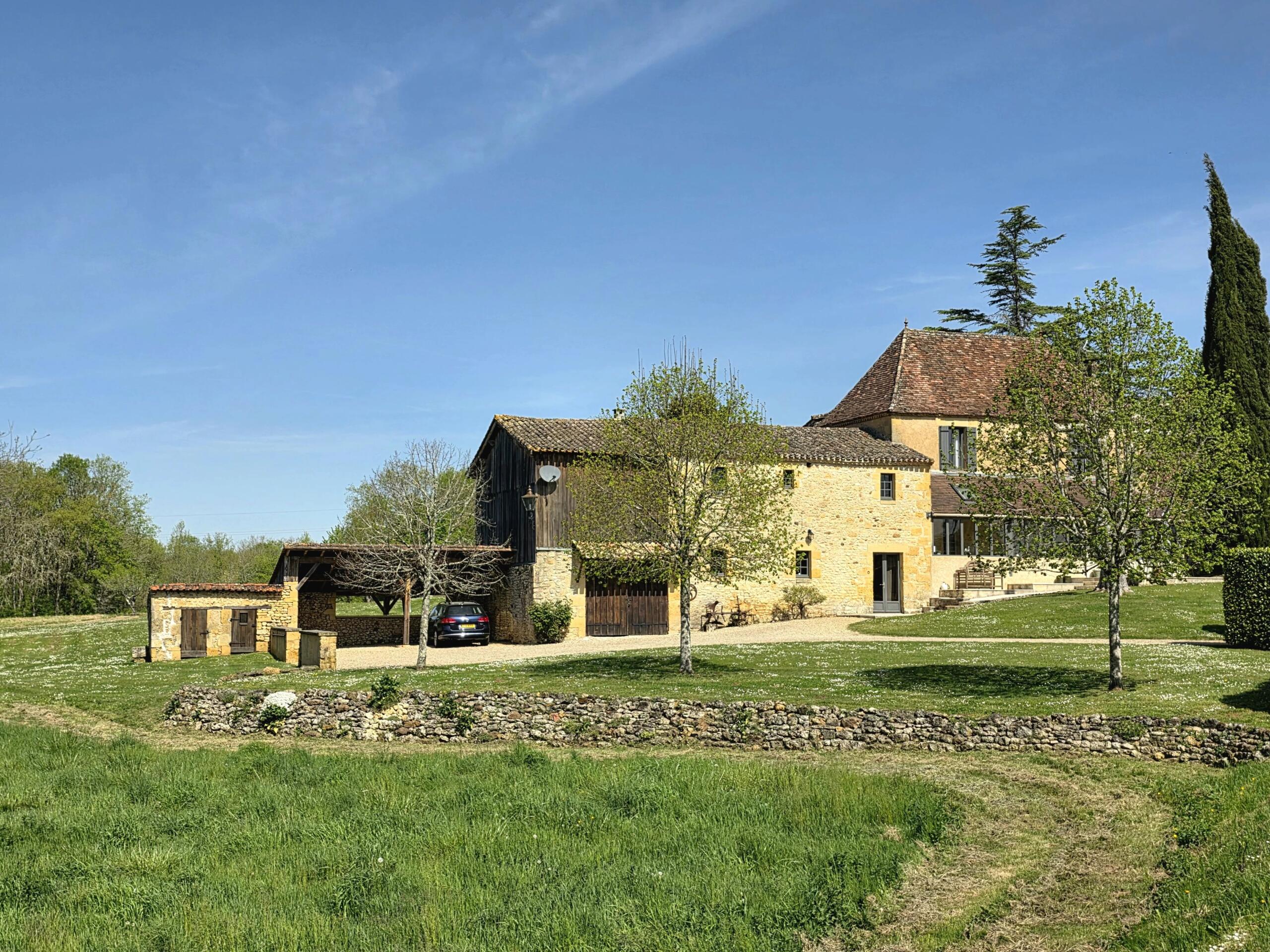 Beautiful stone house set in rolling countryside location, Aquitaine – France – BVI74508