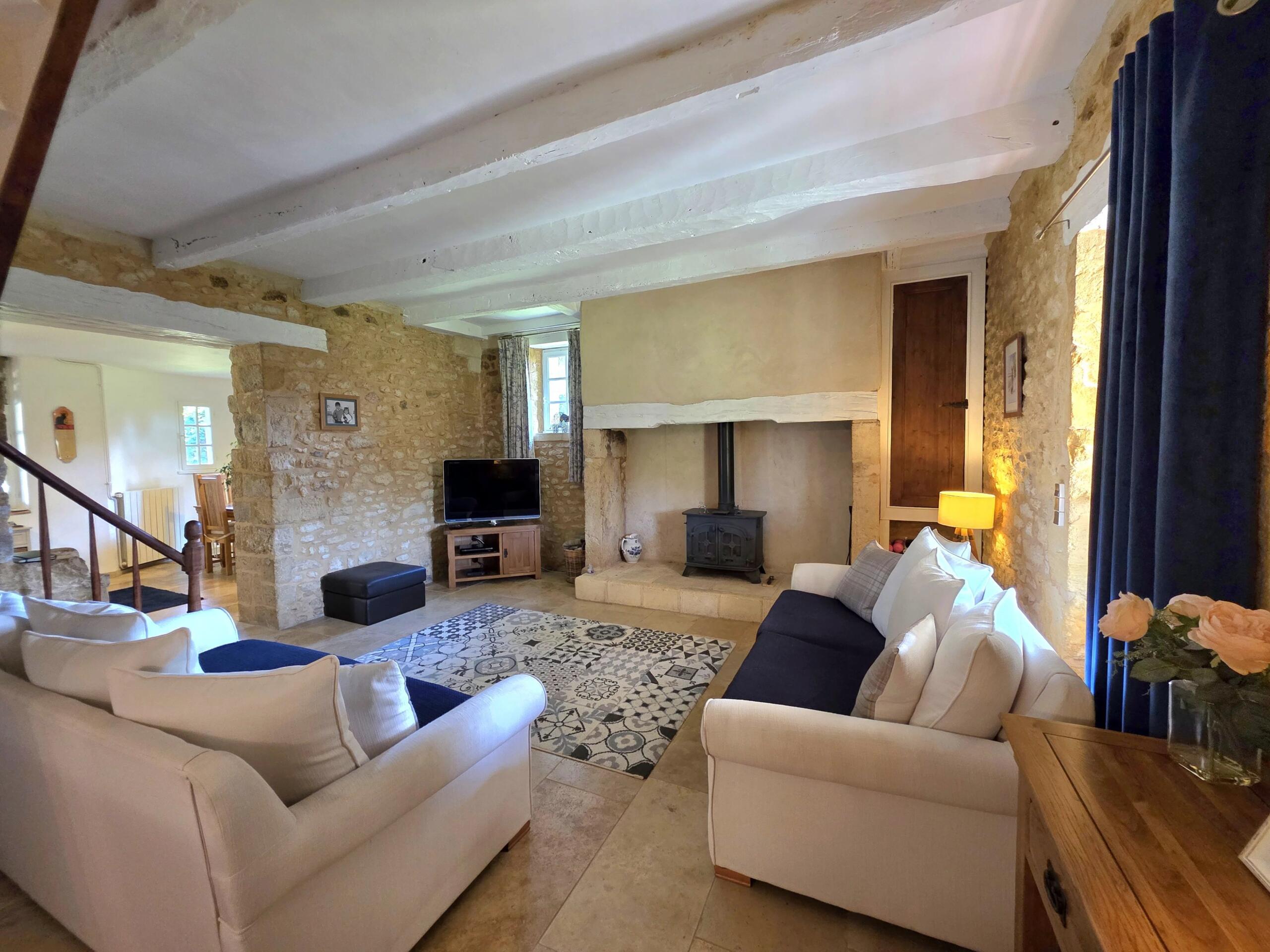 Beautiful stone house set in rolling countryside location, Aquitaine – France – BVI74508