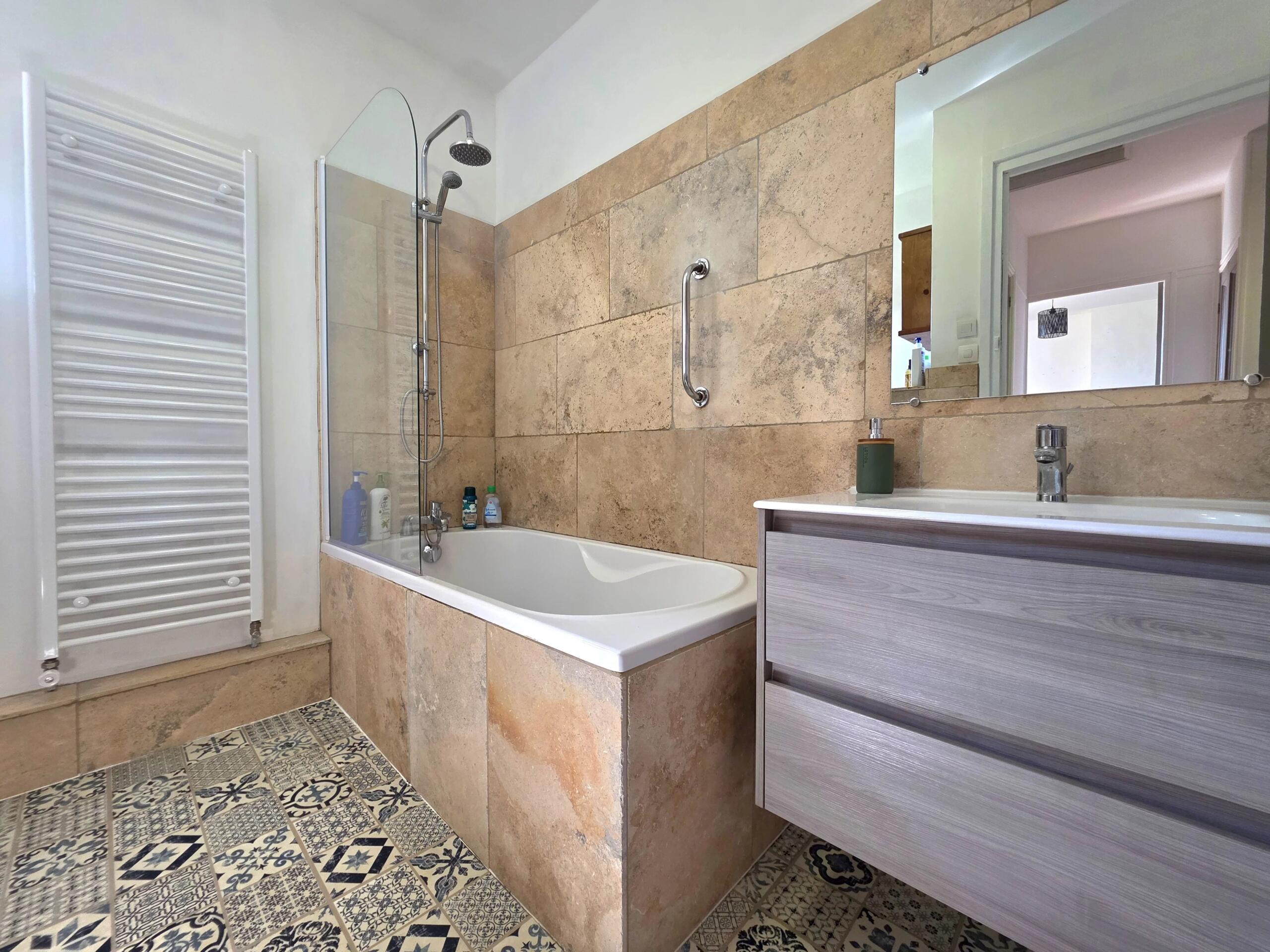 Beautiful stone house set in rolling countryside location, Aquitaine – France – BVI74508