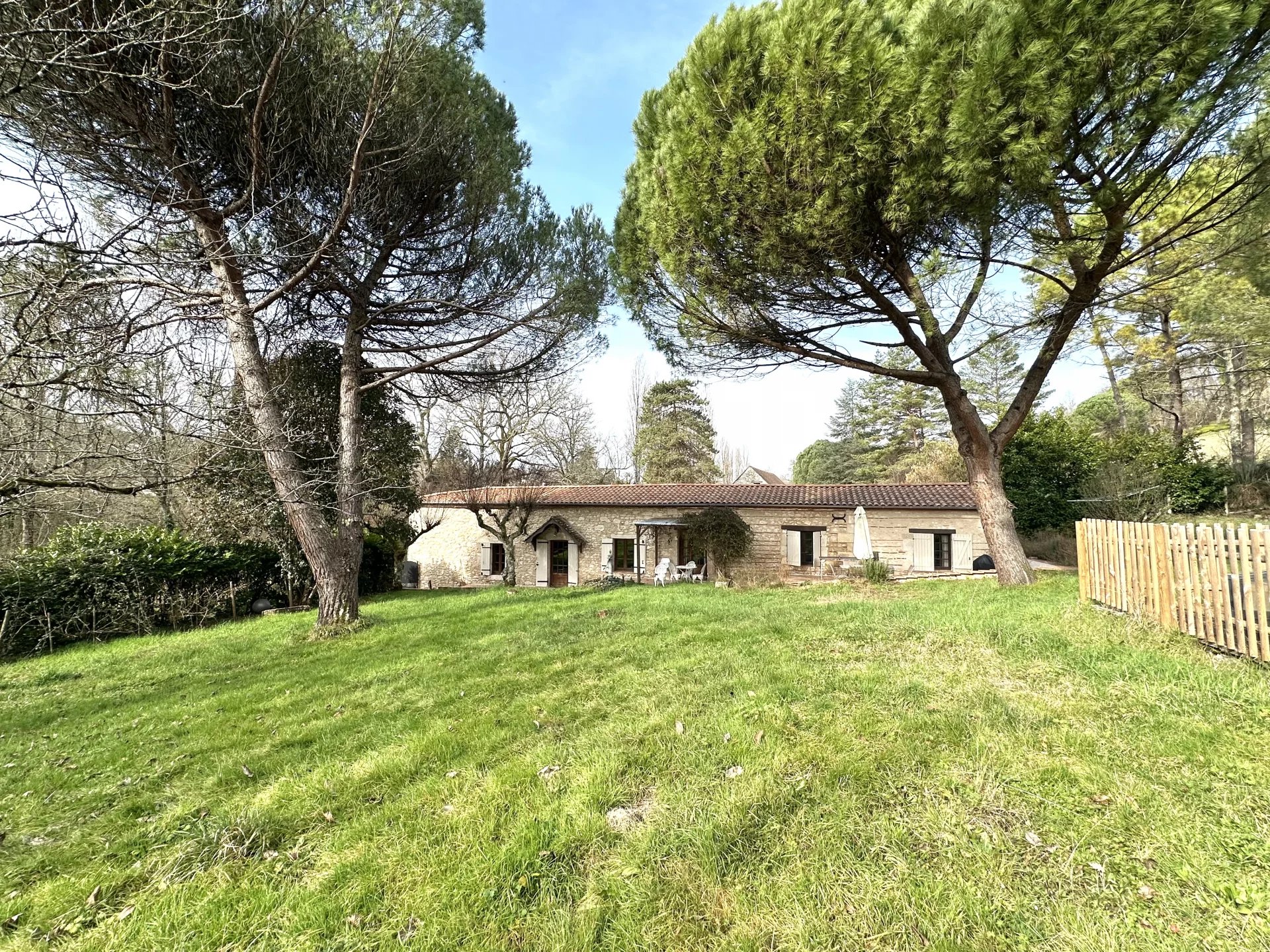 Pretty stone property with swimming pool, in tranquil location, Aquitaine – France – BVI79611