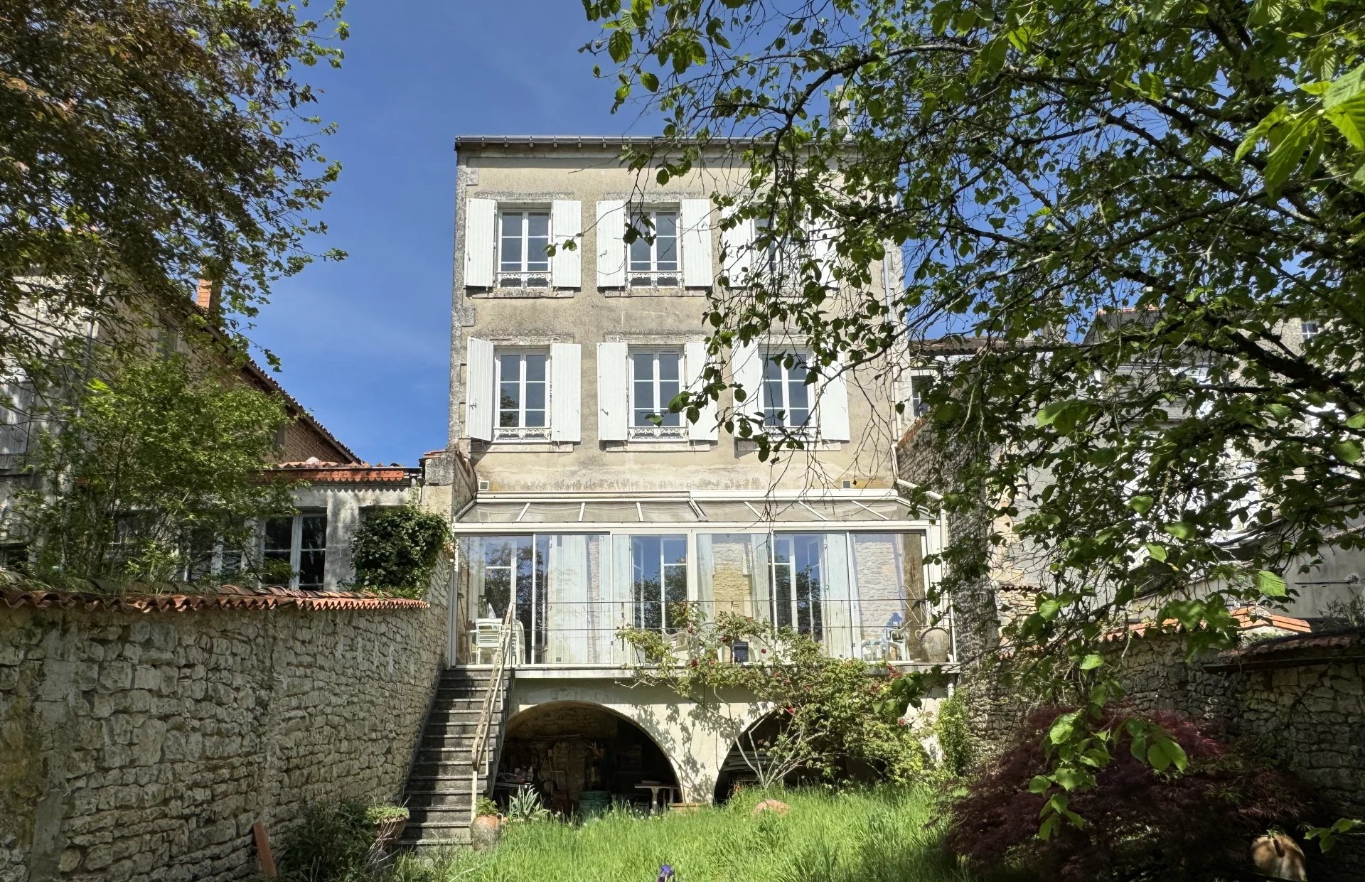 Impressive, period townhouse with 5 bedrooms, veranda, vaulted cellar and garden, Poitou-Charentes – France – BVI67993