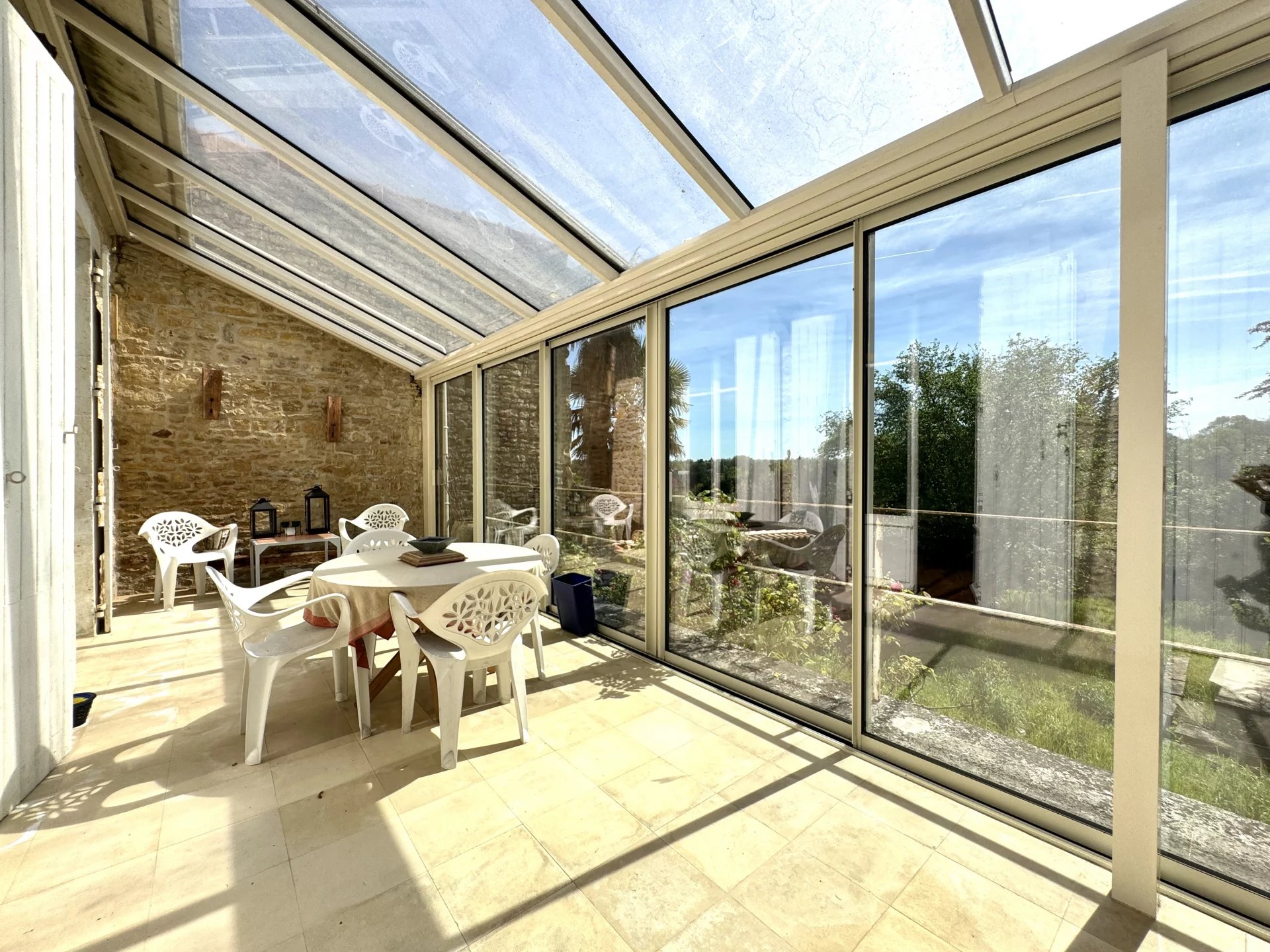 Impressive, period townhouse with 5 bedrooms, veranda, vaulted cellar and garden, Poitou-Charentes – France – BVI67993