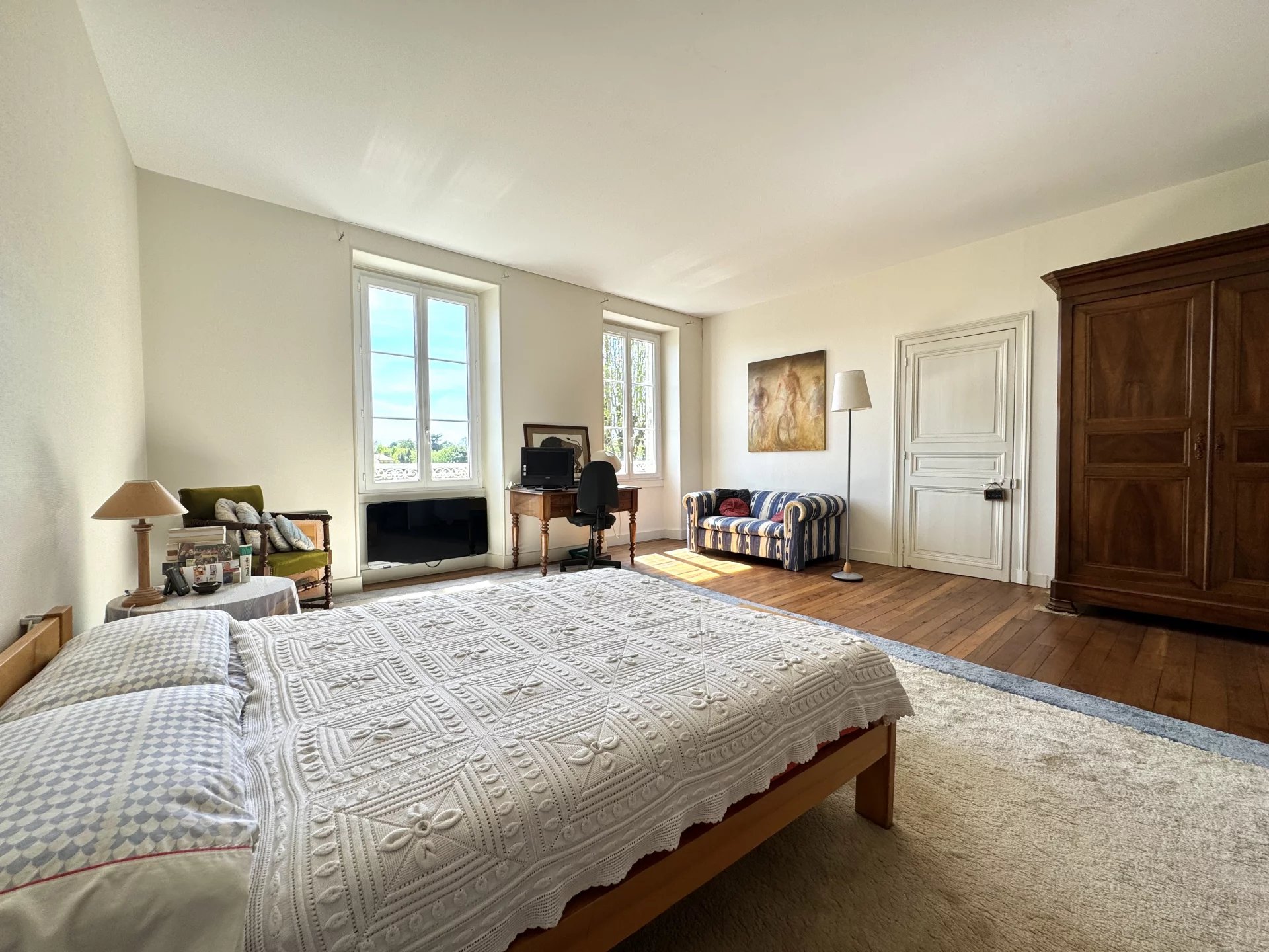 Impressive, period townhouse with 5 bedrooms, veranda, vaulted cellar and garden, Poitou-Charentes – France – BVI67993