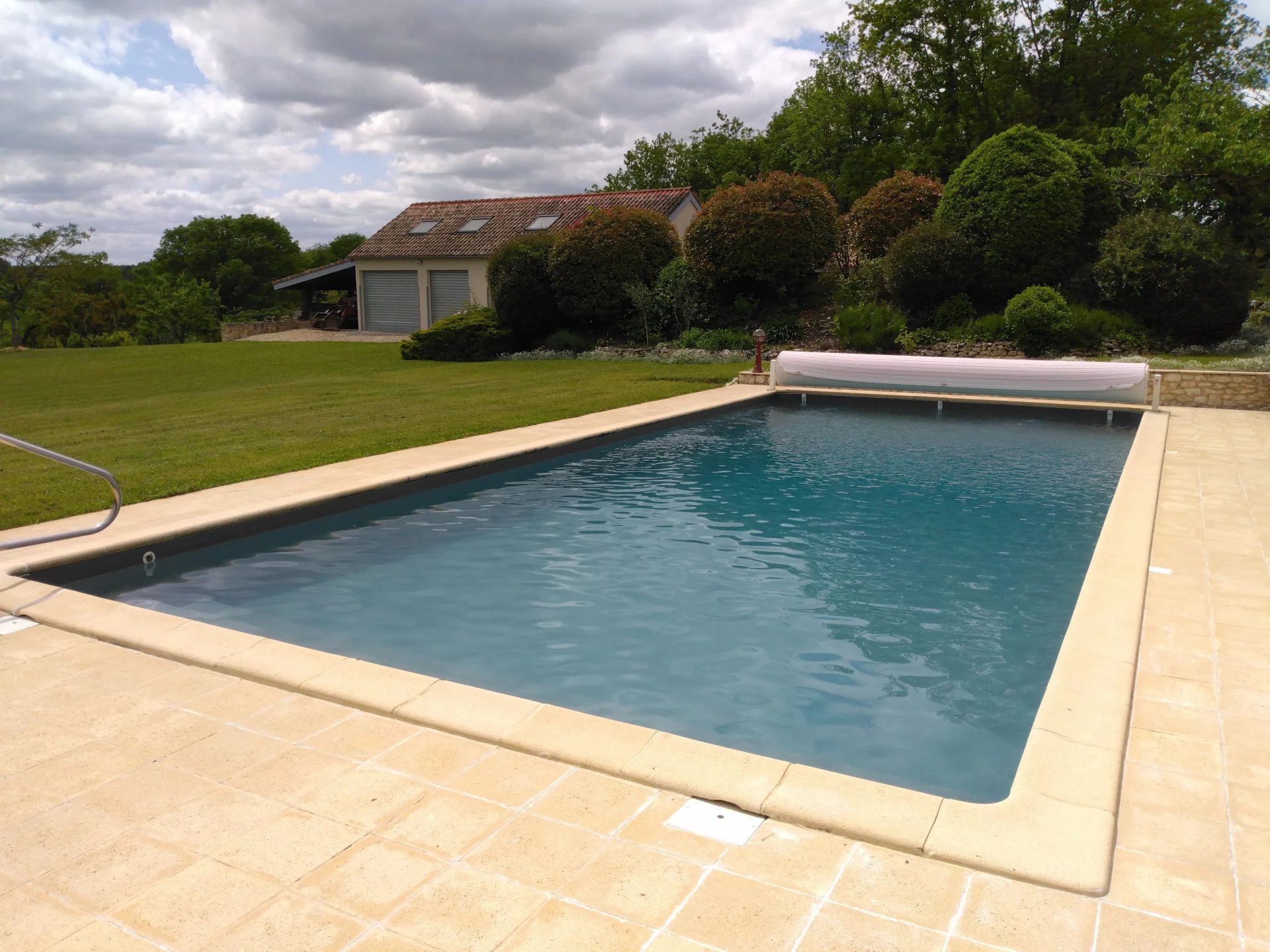 Single storey house with apartment and outbuildings set in a lovely rural location, Aquitaine – France – BVI72872