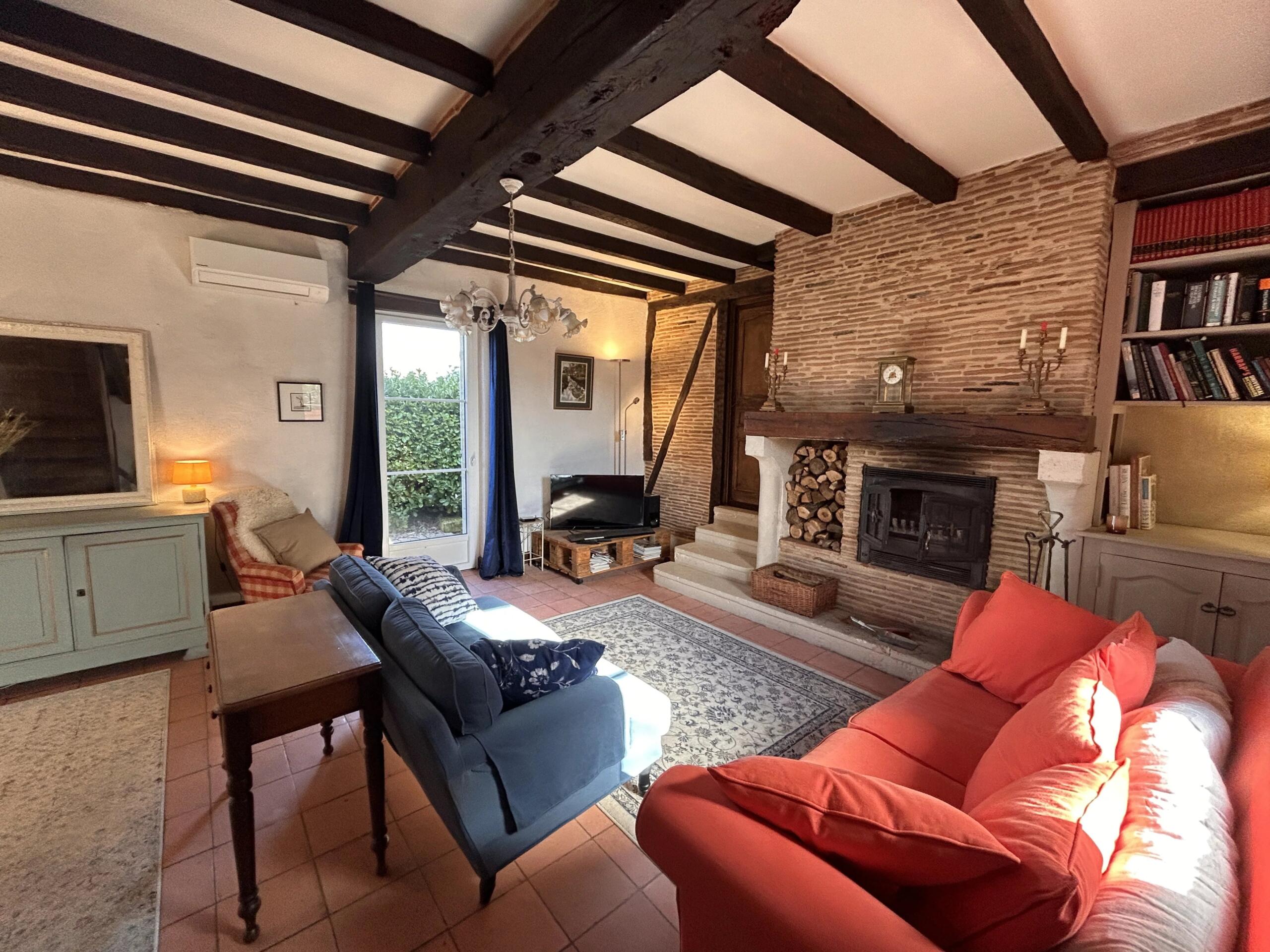 Fabulous family home or income generating with large pool near Bergerac, Aquitaine – France – BVI68643