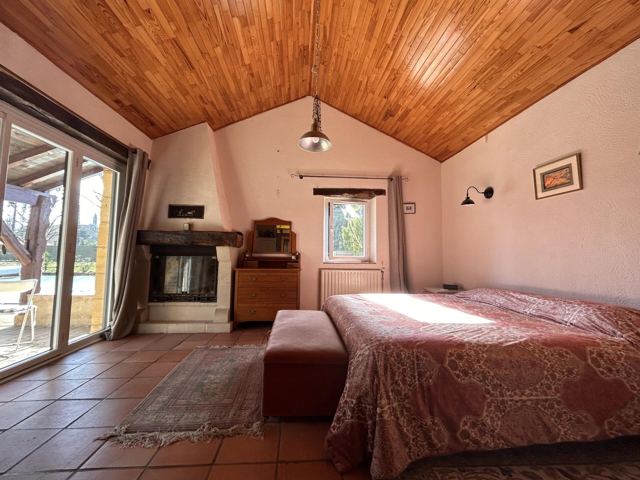 Fabulous family home or income generating with large pool near Bergerac, Aquitaine – France – BVI68643