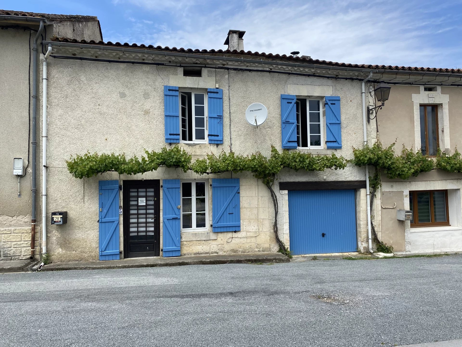 Charming Stone Village House with Countryside Views, Aquitaine – France – BVI74131