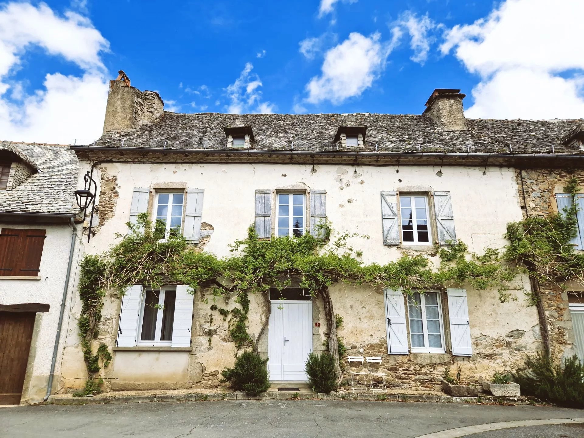 Charming village property with independent house and outbuildings, Midi-Pyrénées – France – BVI80763