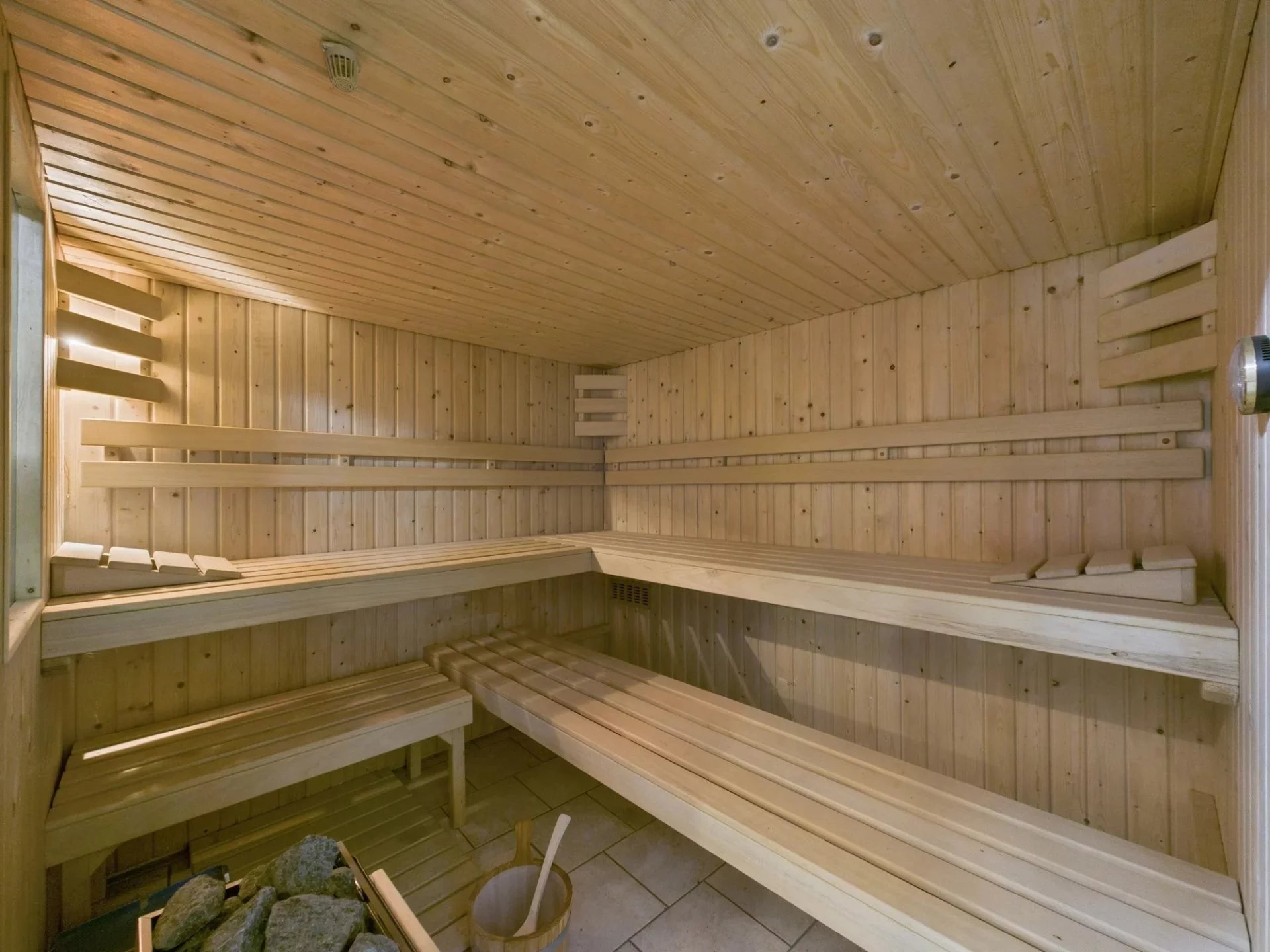 Charming French countryside retreat with guest house, pool, jacuzzi and sauna, Midi-Pyrénées – France – BVI79296