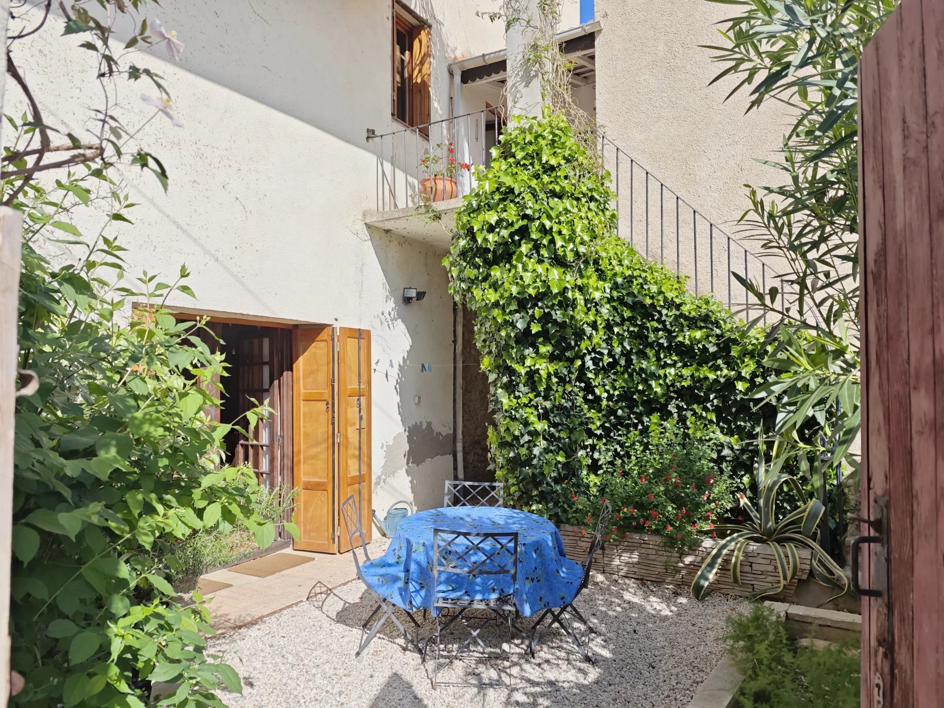 Stone house with 2 guest annexes, Languedoc-Roussillon – France – BVI77775