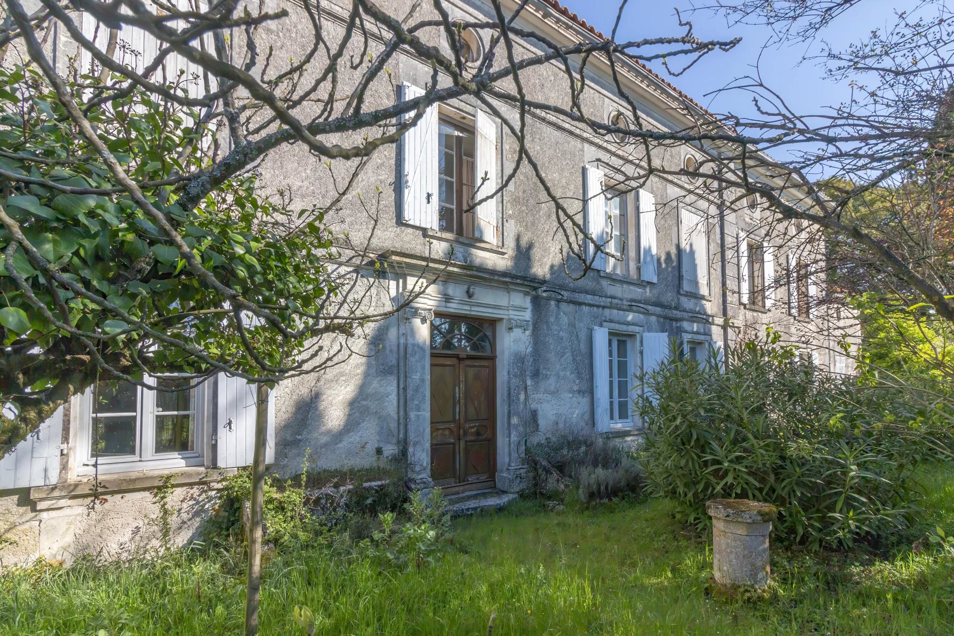 Charming 7-Bedroom Property near Neuvicq-le-Château, France, Poitou-Charentes – France – BVI80240