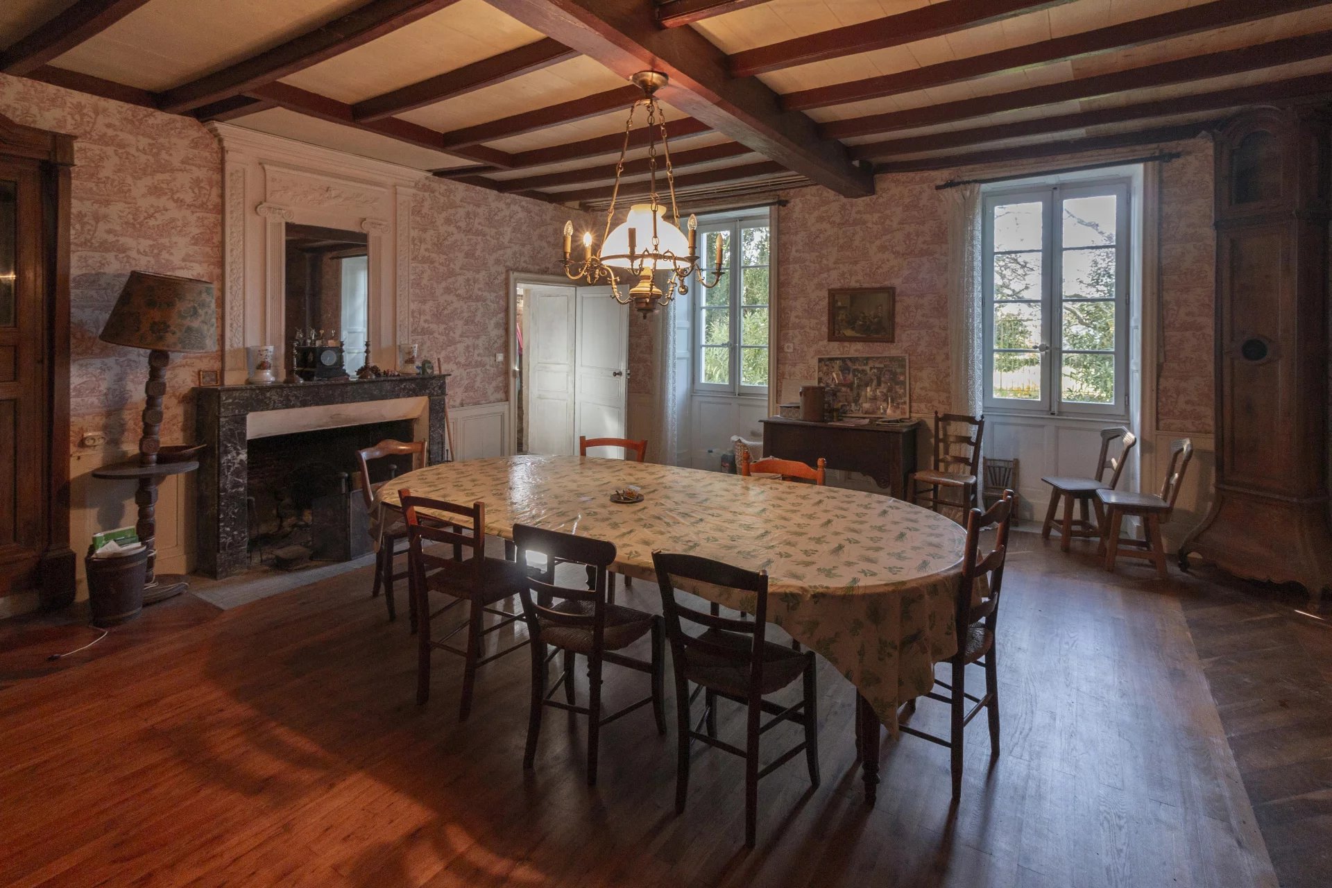 Charming 7-Bedroom Property near Neuvicq-le-Château, France, Poitou-Charentes – France – BVI80240