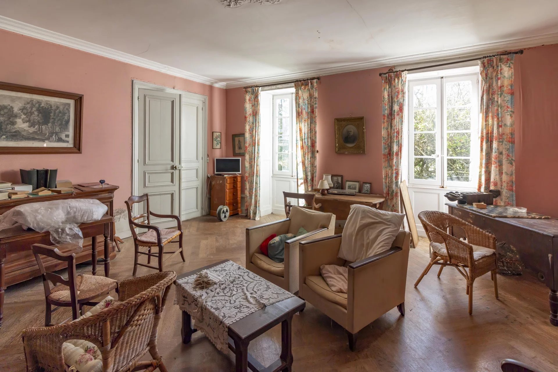 Charming 7-Bedroom Property near Neuvicq-le-Château, France, Poitou-Charentes – France – BVI80240