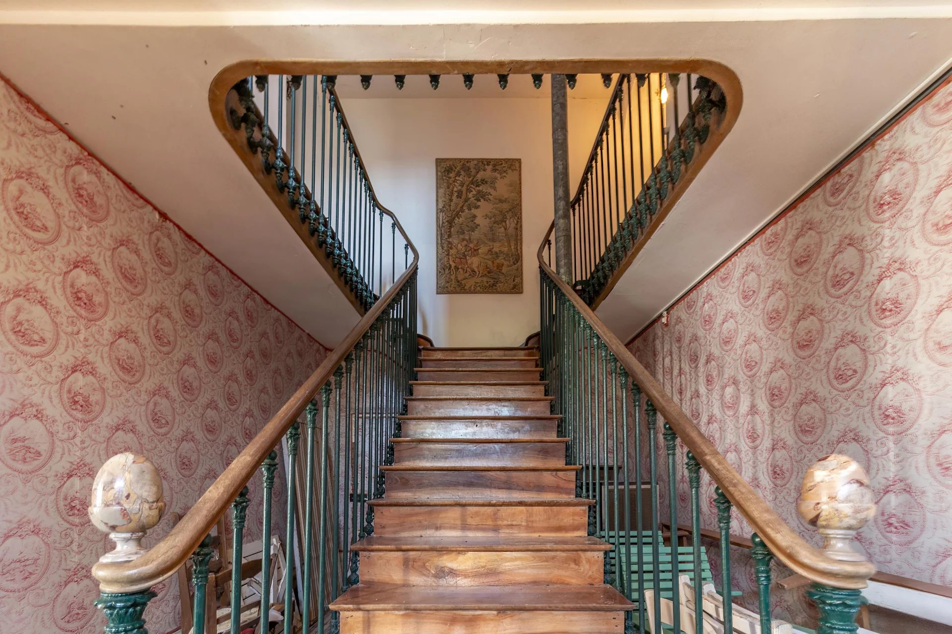 Charming 7-Bedroom Property near Neuvicq-le-Château, France, Poitou-Charentes – France – BVI80240