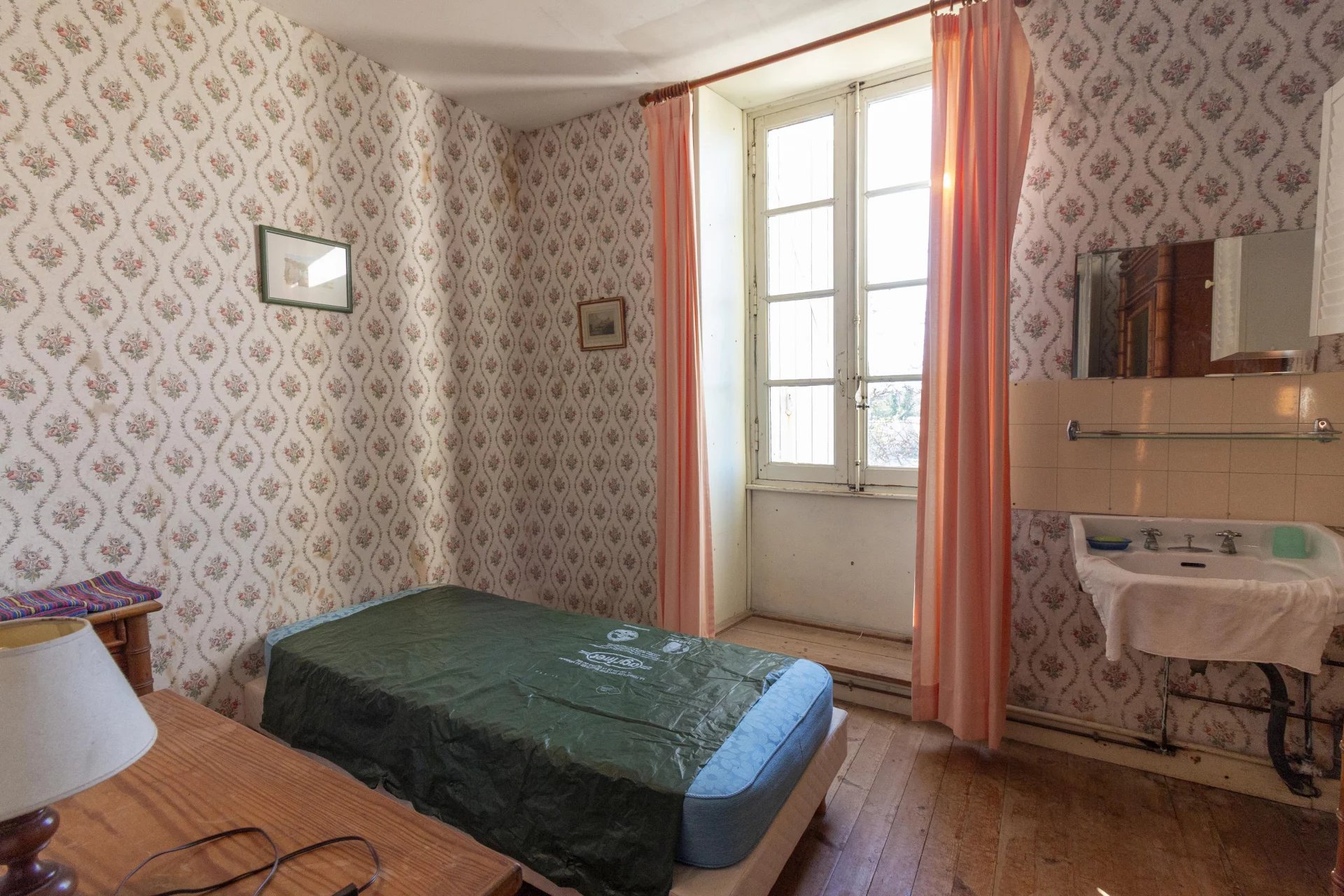 Charming 7-Bedroom Property near Neuvicq-le-Château, France, Poitou-Charentes – France – BVI80240