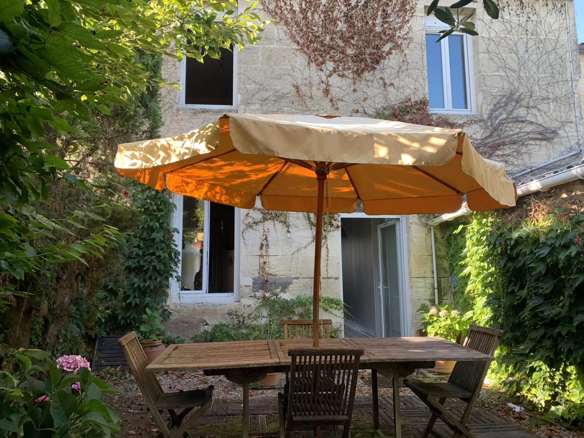 Stone town house with 3 bedrooms and garden, Aquitaine – France – BVI76284