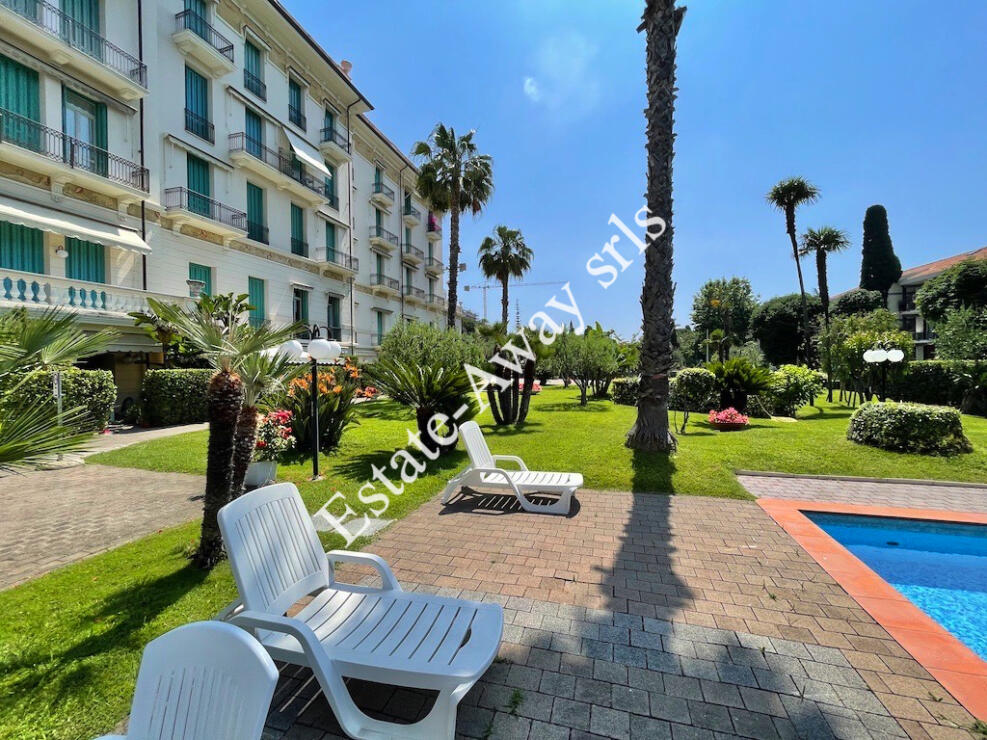EM1149 Apartment with Pool for Sale in Bordighera 