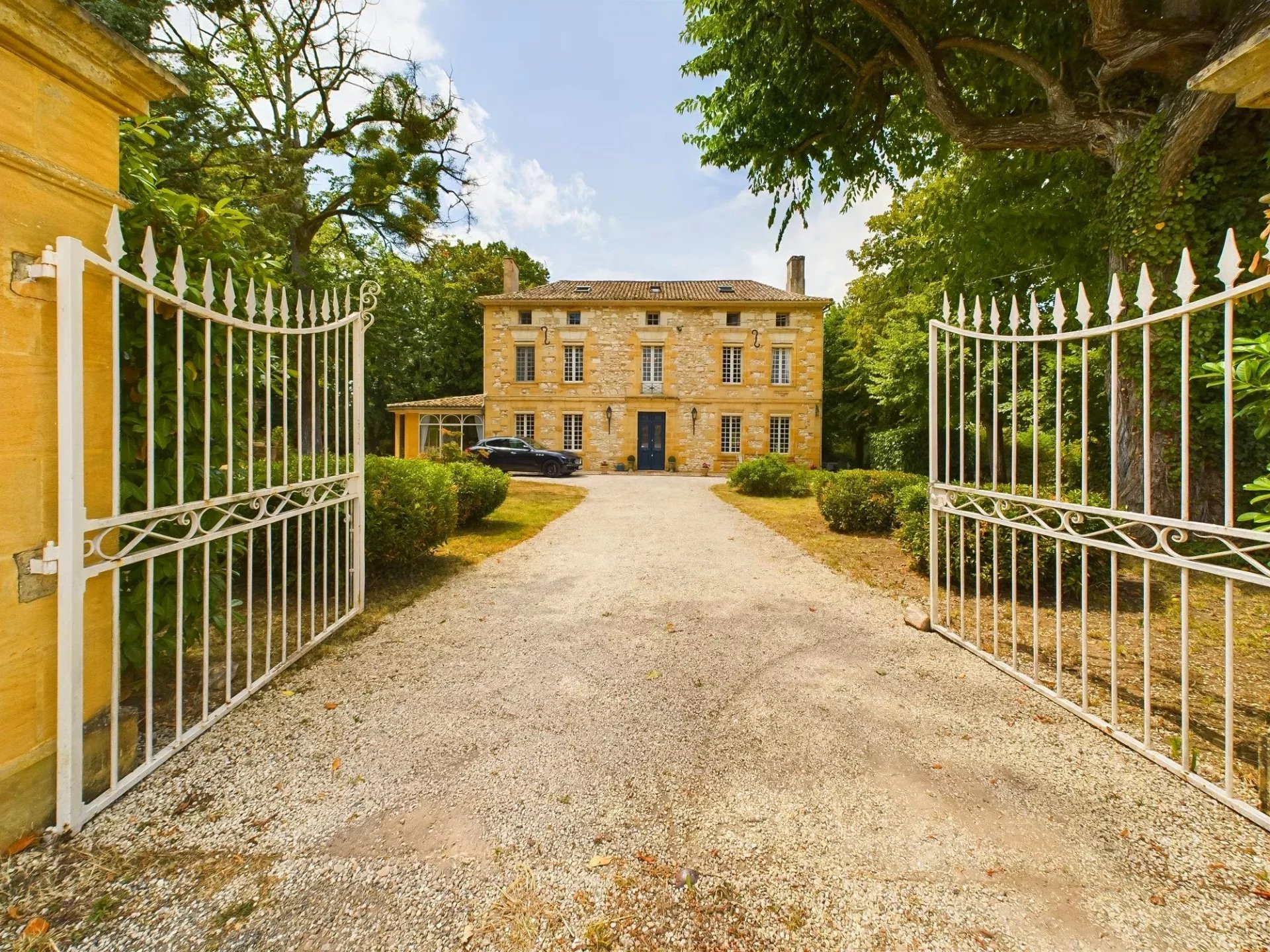 Superb 18th century manor house, Aquitaine – France – BVI71463
