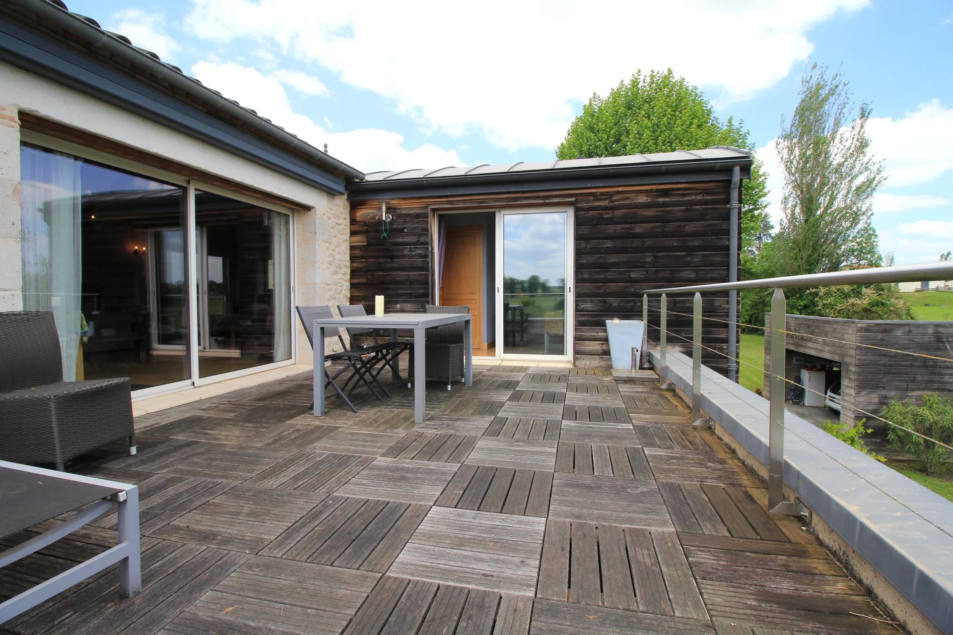 Beautiful house offering two independent dwellings with large garden, Aquitaine – France – BVI78111