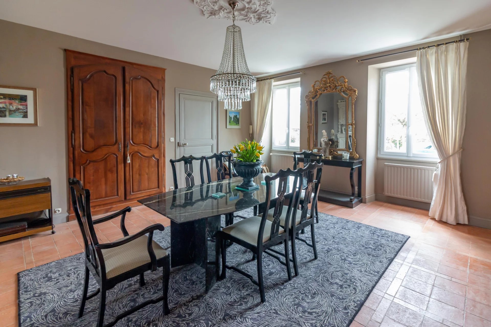 Beautifully presented Maison de Maître with pool, Poitou-Charentes – France – BVI68230