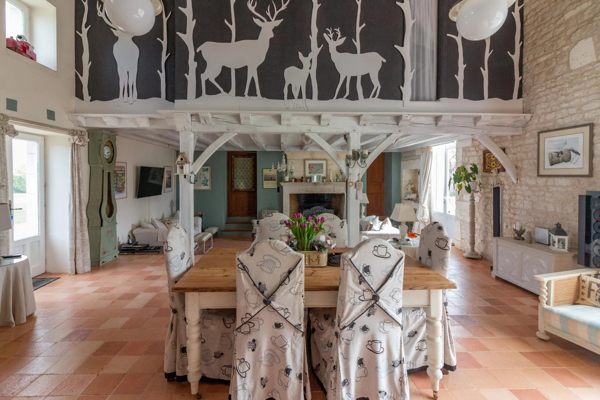 Beautifully presented Maison de Maître with pool, Poitou-Charentes – France – BVI68230