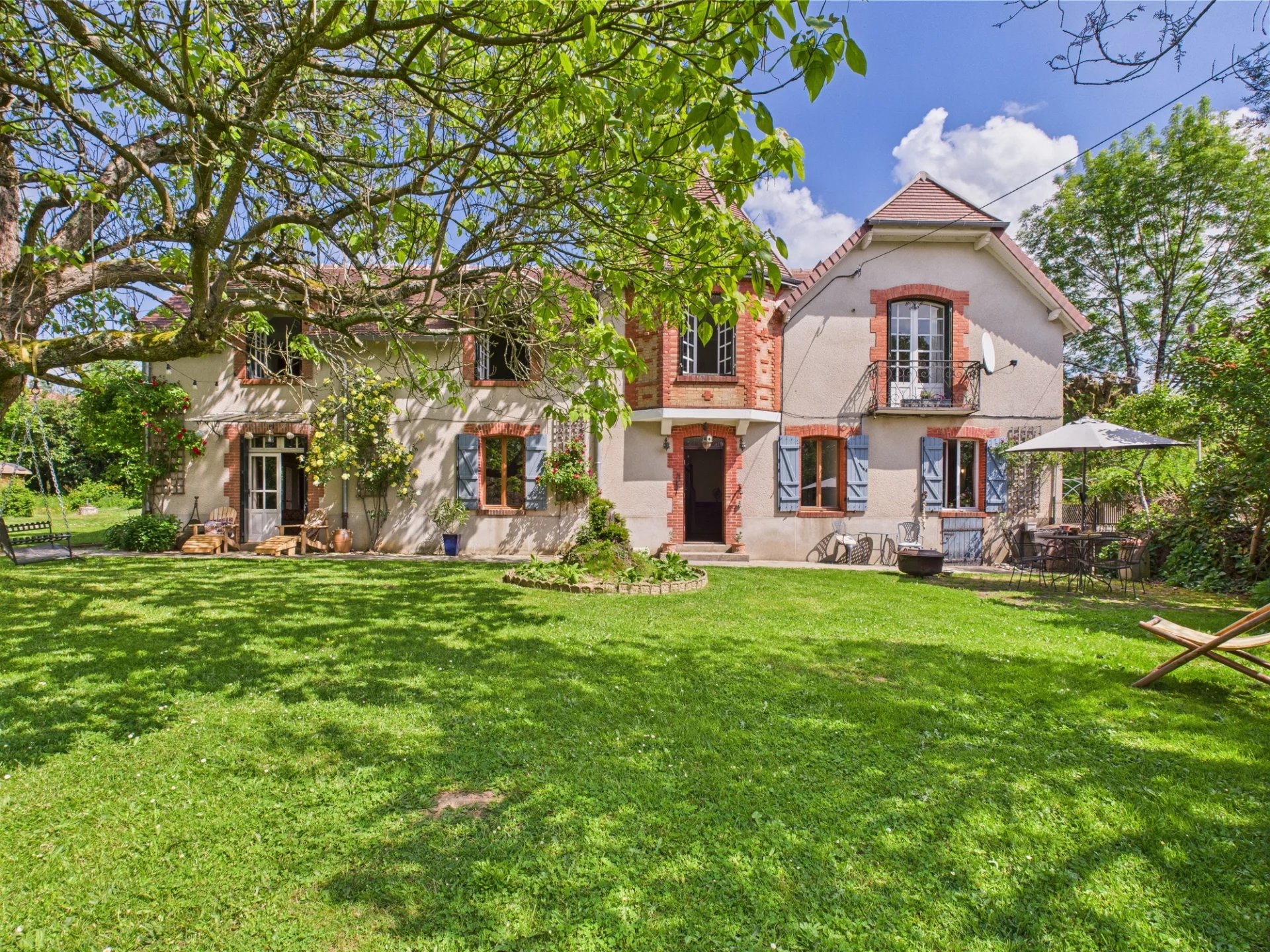 Stunning country house in wonderful parkland, Limousin – France – BVI80723