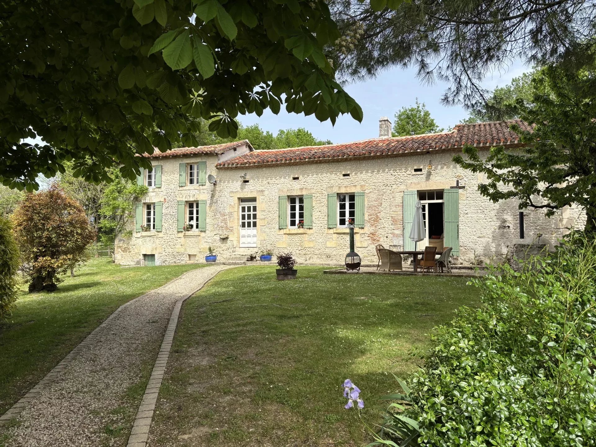 Lovely traditional stone house with two separate guest houses, Poitou-Charentes – France – BVI80823