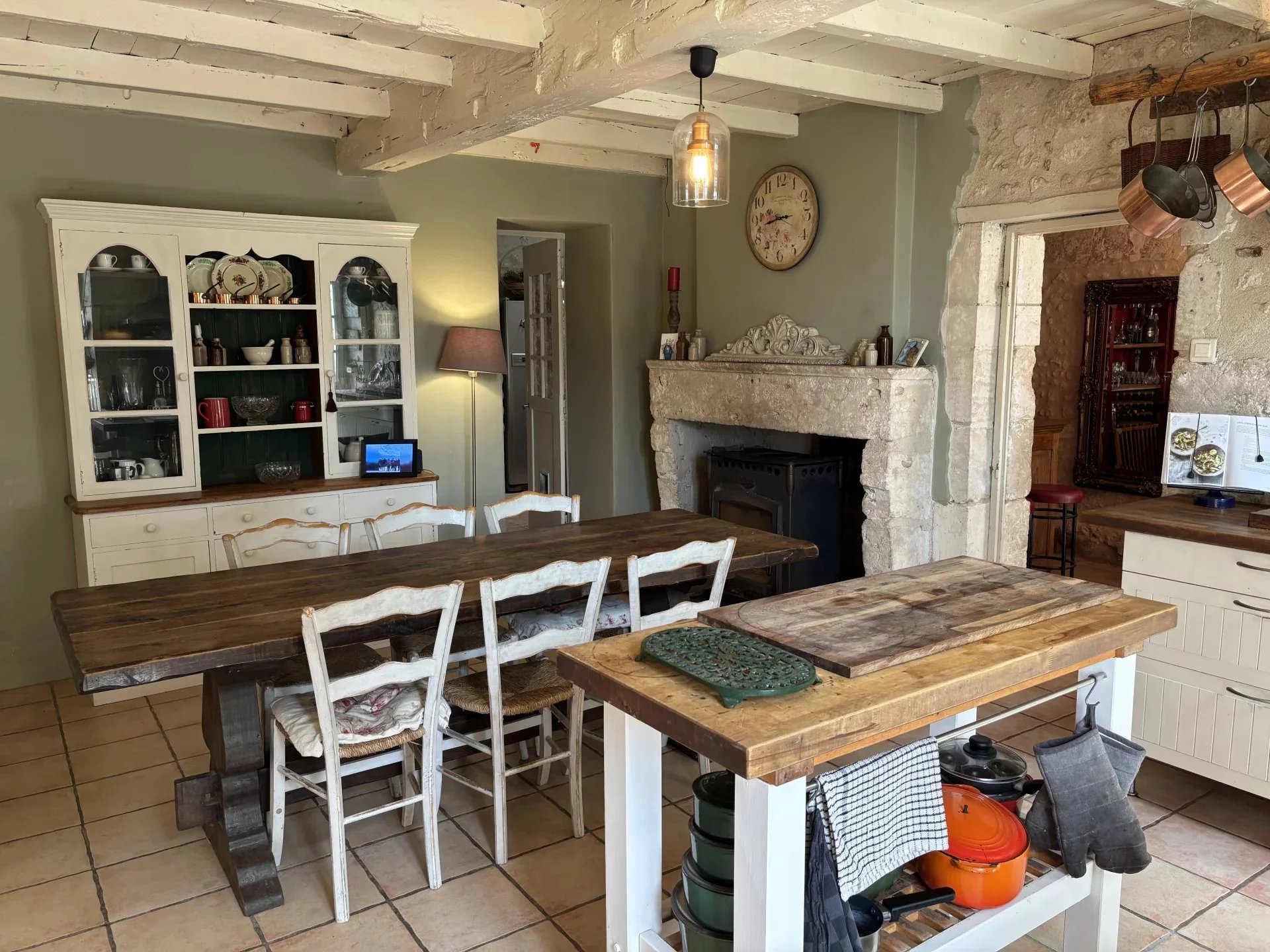 Lovely traditional stone house with two separate guest houses, Poitou-Charentes – France – BVI80823