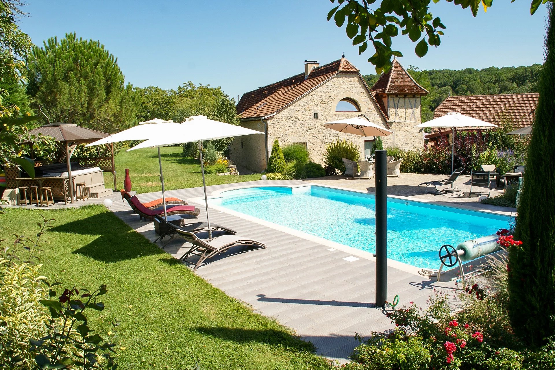 Immaculate stone house with guest accommodation, pool, spa, and landscaped gardens, Midi-Pyrénées – France – BVI74757