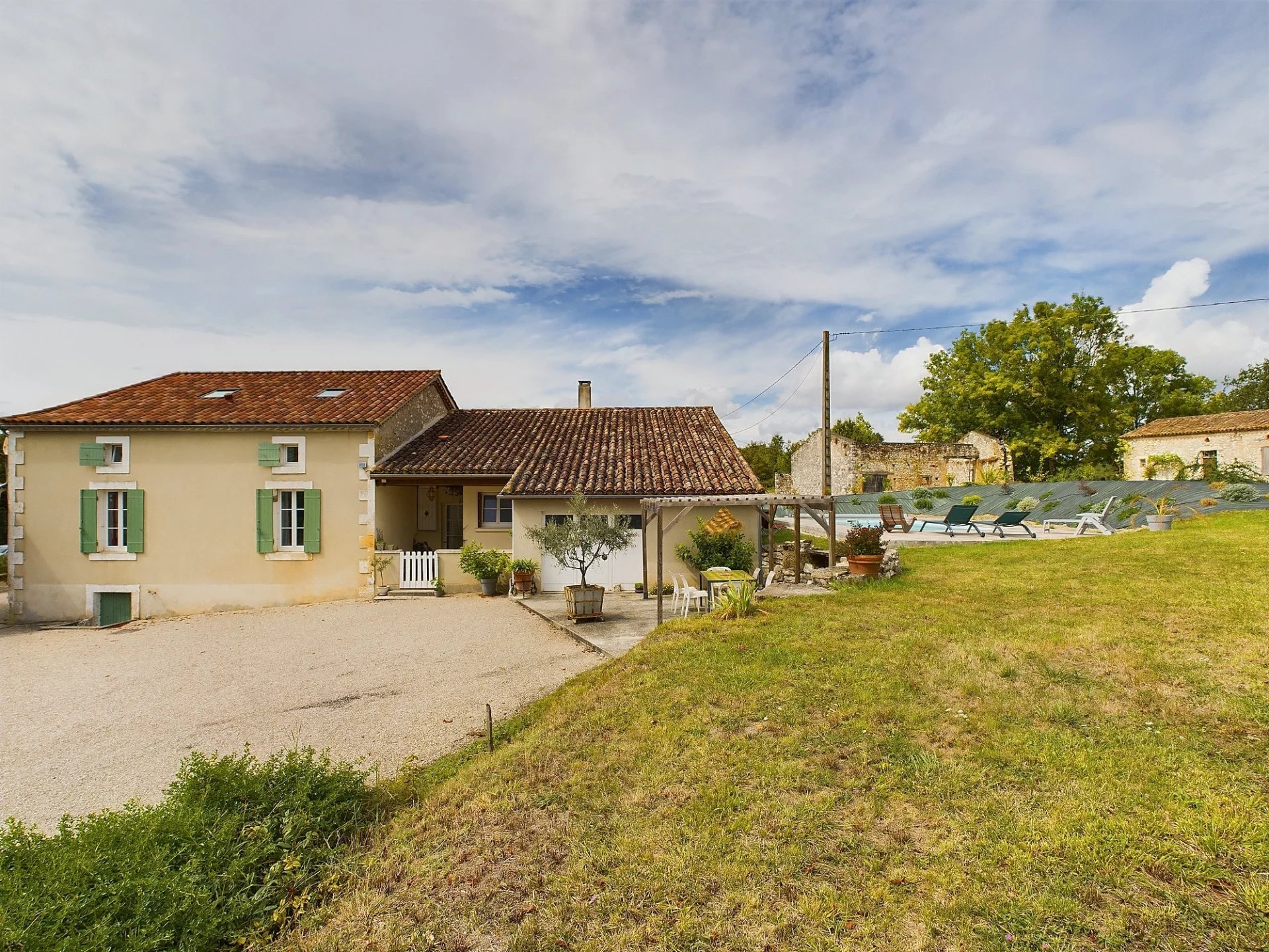 Charming farm house with swimming pool and second house to renovate, Aquitaine – France – BVI76999