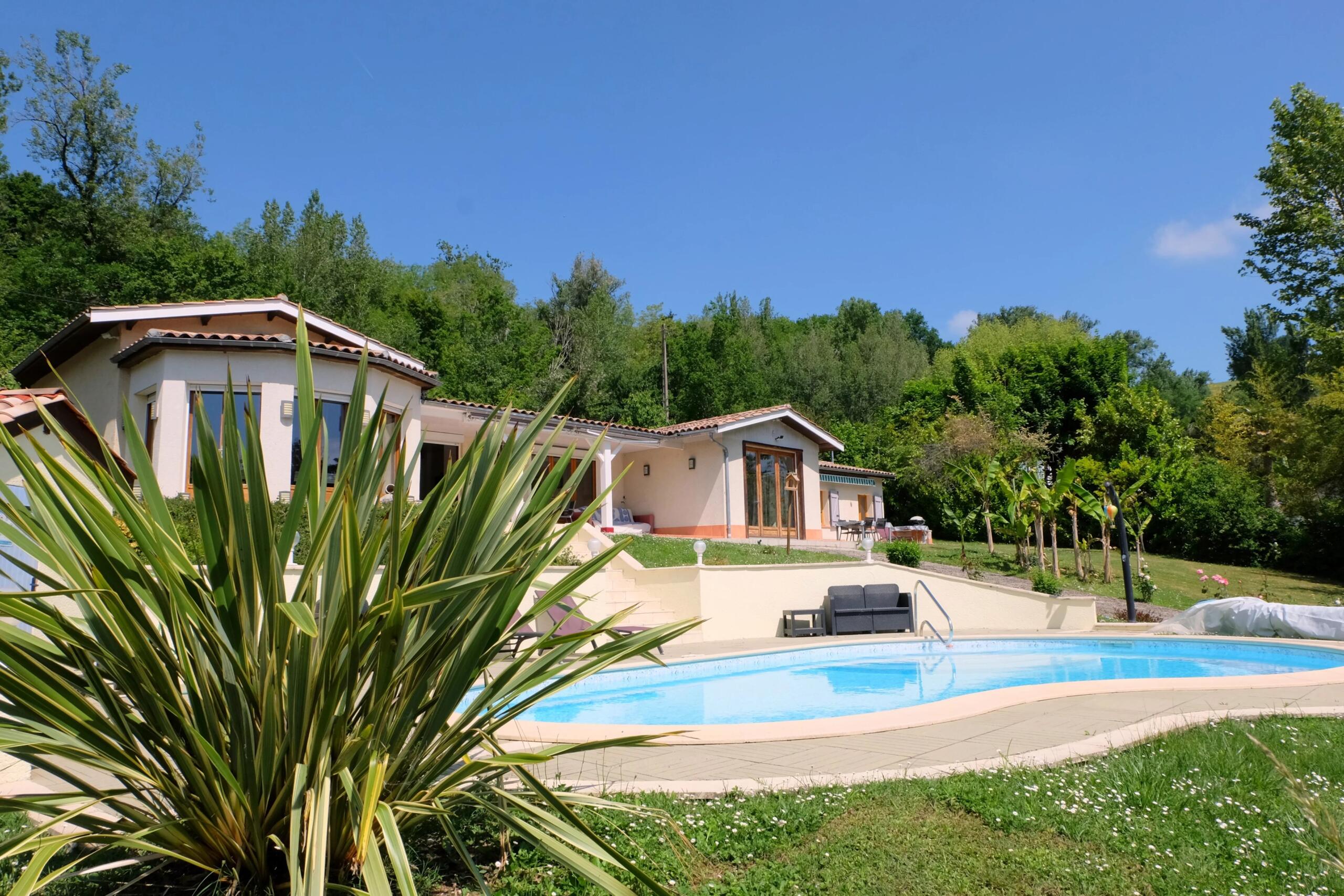 Gorgeous riverside property with pool, Aquitaine – France – BVI80953