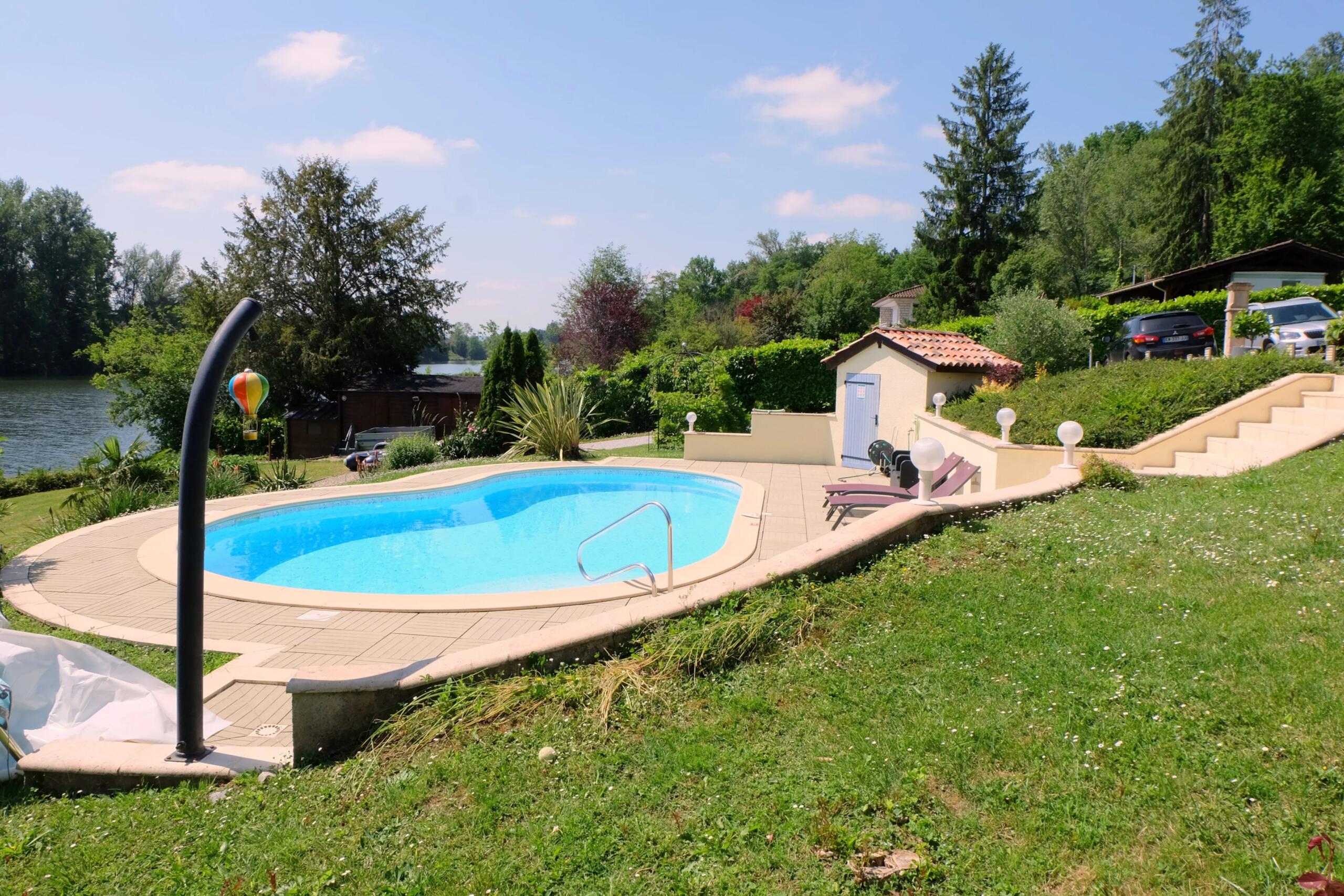 Gorgeous riverside property with pool, Aquitaine – France – BVI80953