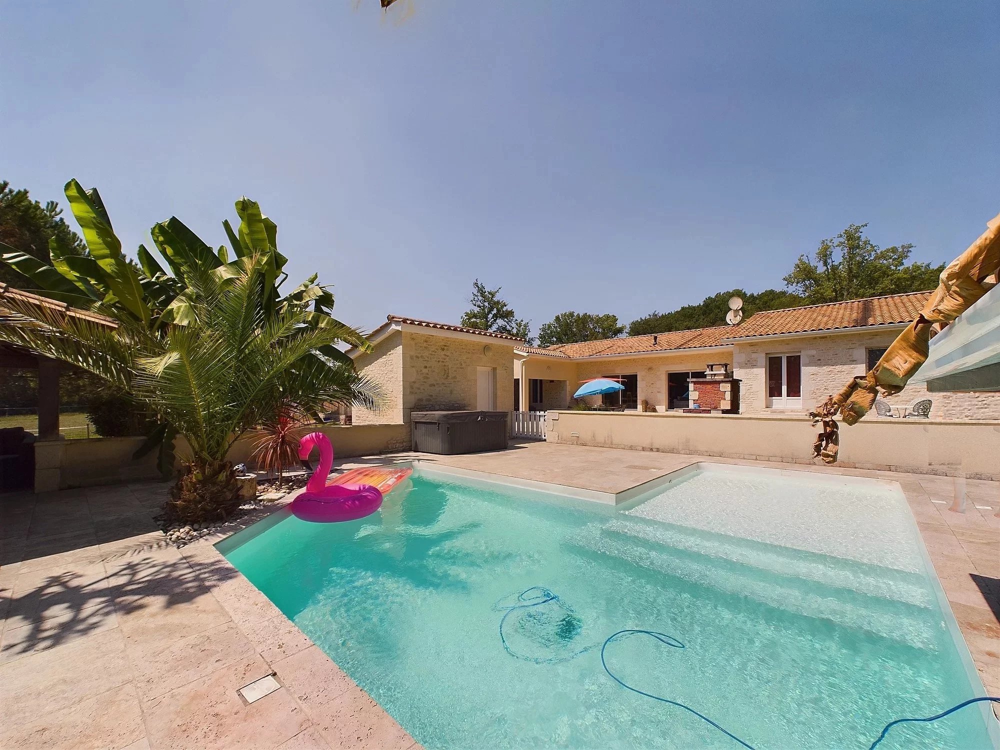 Stylish Modern Living with Exceptional Outdoor Entertaining, Nouvelle-Aquitaine – France – BVI76428
