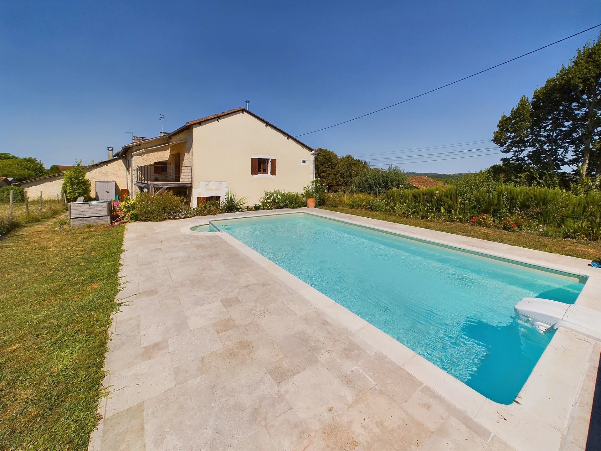 Three bedroom hamlet property with stunning views., Aquitaine – France – BVI76545