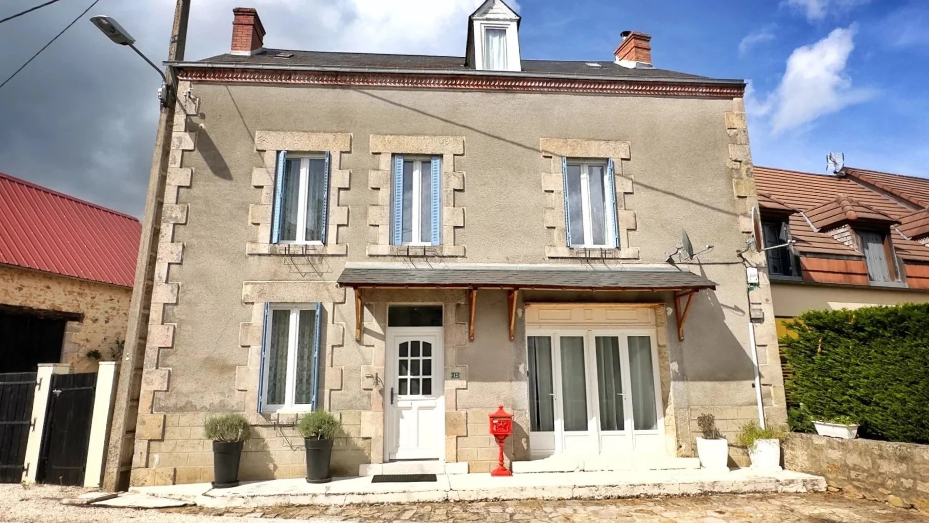 Spacious renovated family home in a pleasant village, Limousin – France – BVI80845