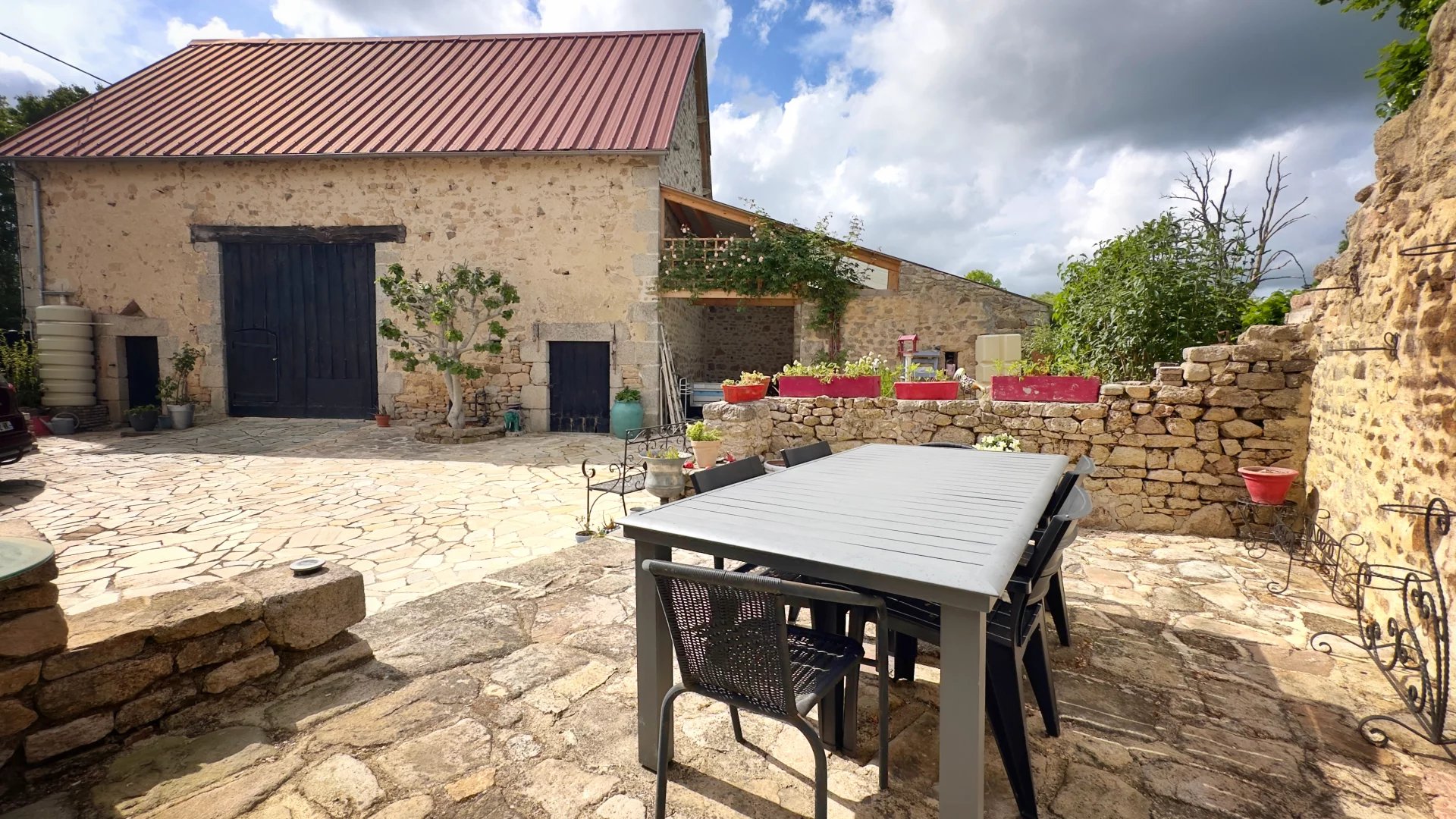 Spacious renovated family home in a pleasant village, Limousin – France – BVI80845