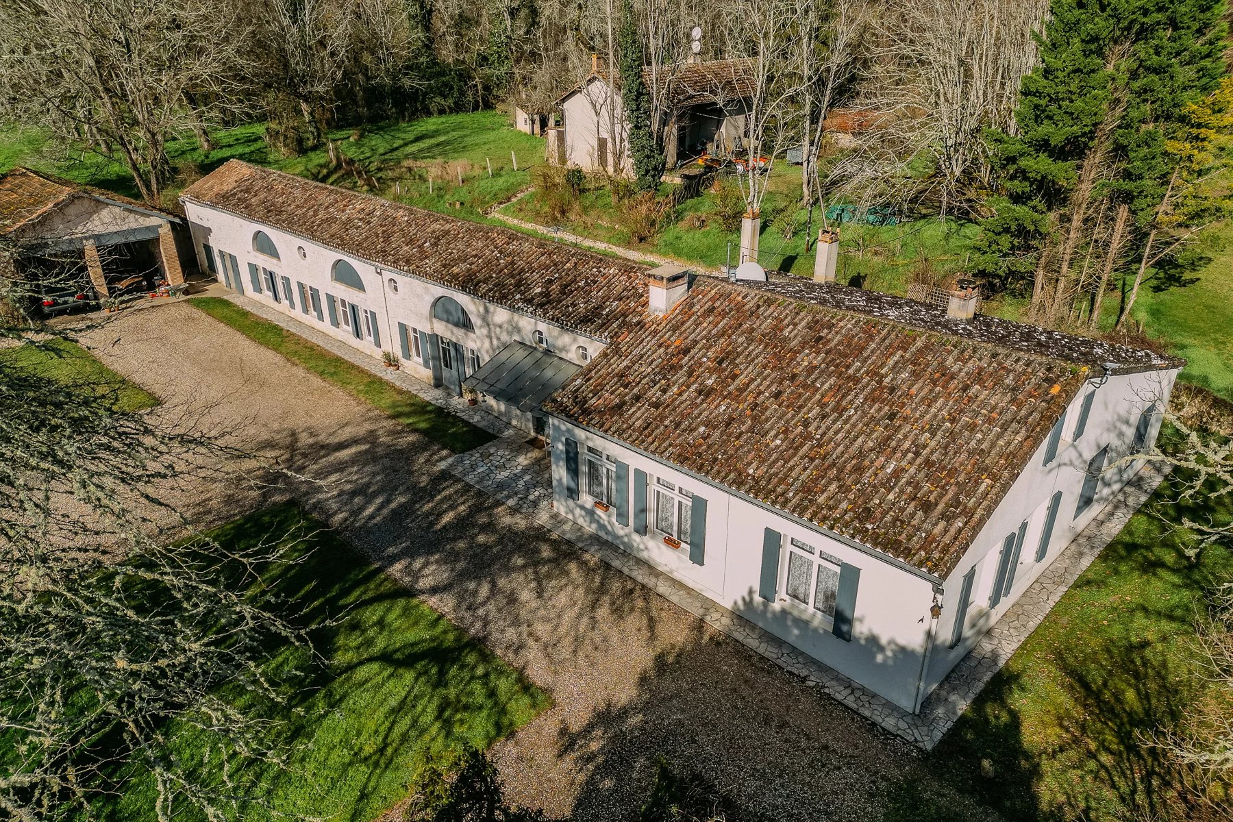 Exceptional Property – 11 Hectares with Lakes, River and Equestrian Facilities, Aquitaine – France – BVI80846