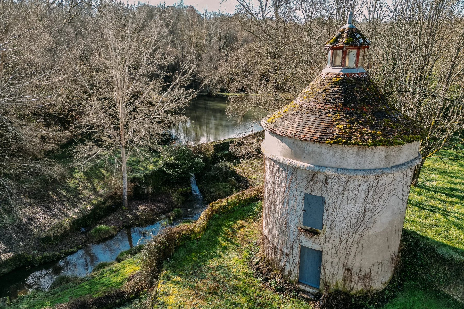 Exceptional Property – 11 Hectares with Lakes, River and Equestrian Facilities, Aquitaine – France – BVI80846