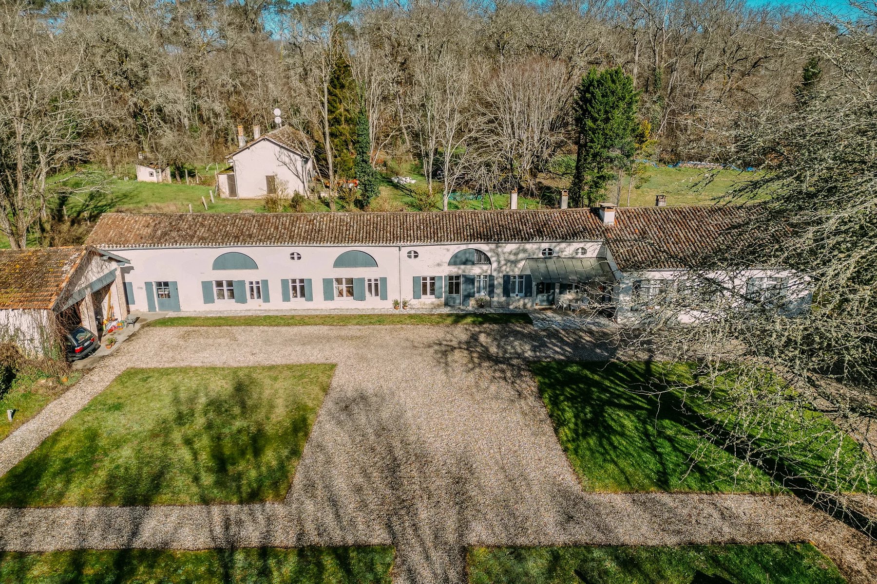 Exceptional Property – 11 Hectares with Lakes, River and Equestrian Facilities, Aquitaine – France – BVI80846