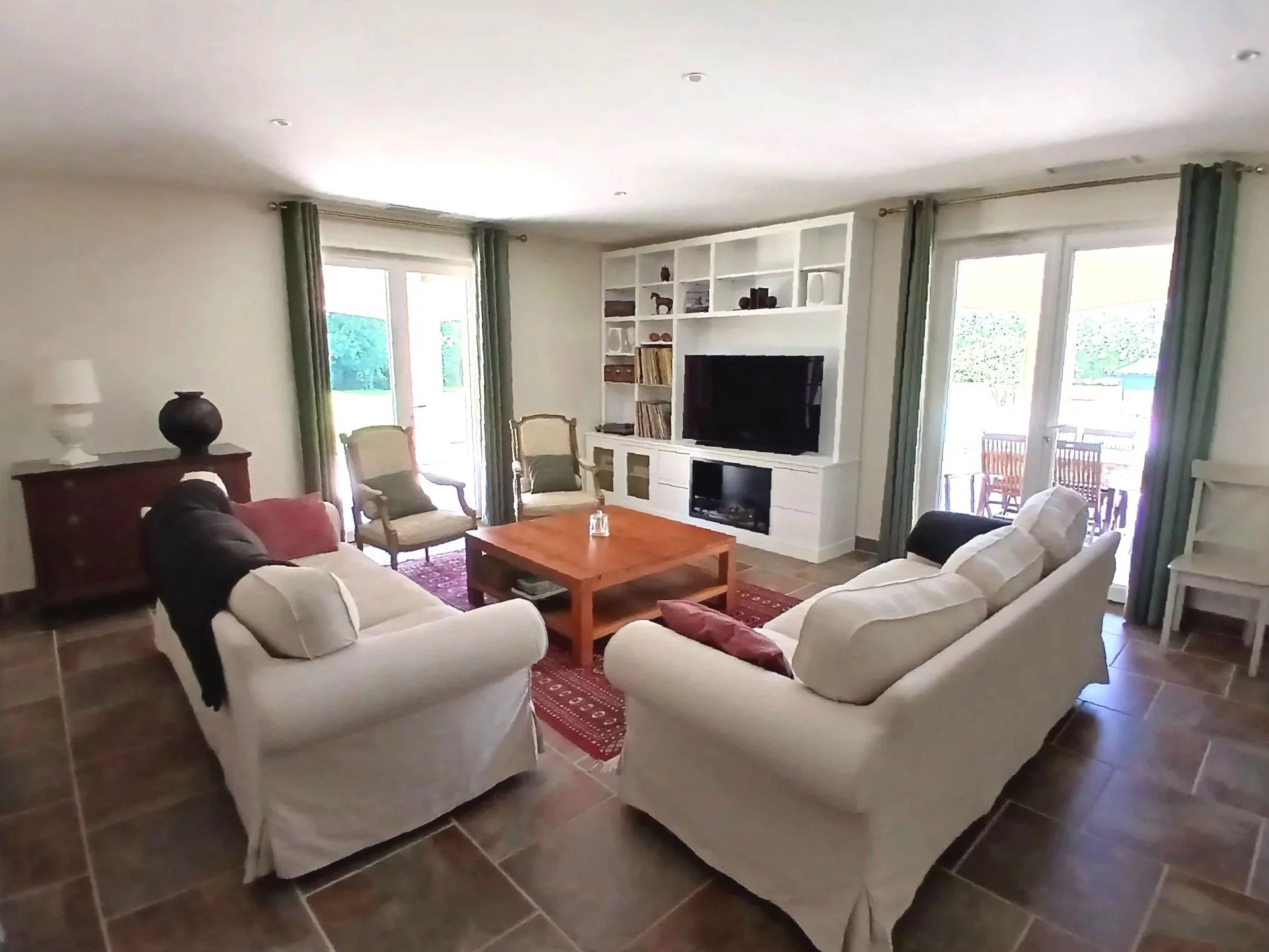 Impressive 5 bedroom villa with pool, beautiful grounds and income potential, Poitou-Charentes – France – BVI81014