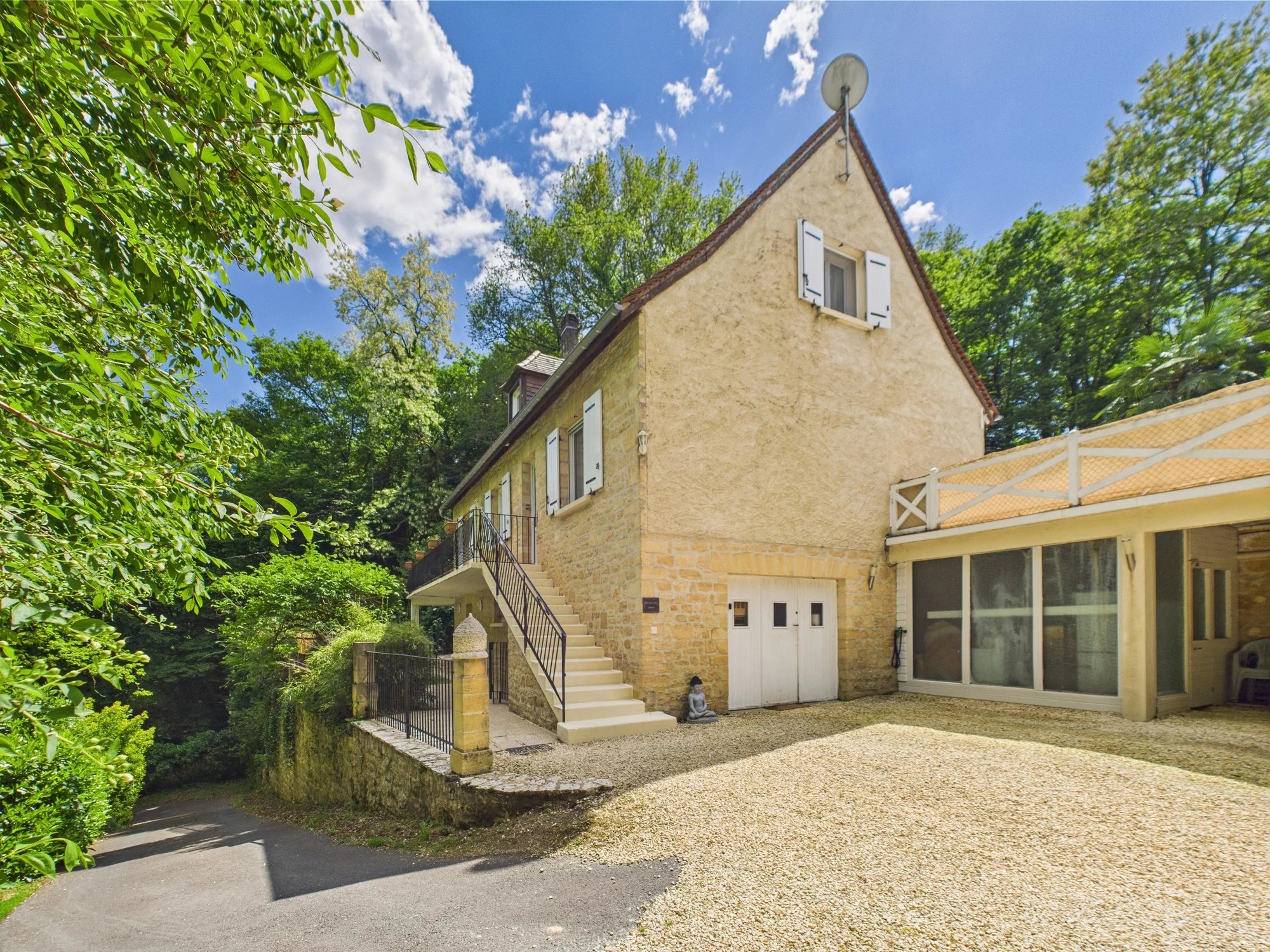 A great business opportunity located on the road into Sarlat-la-Canéda, Aquitaine – France – BVI79545