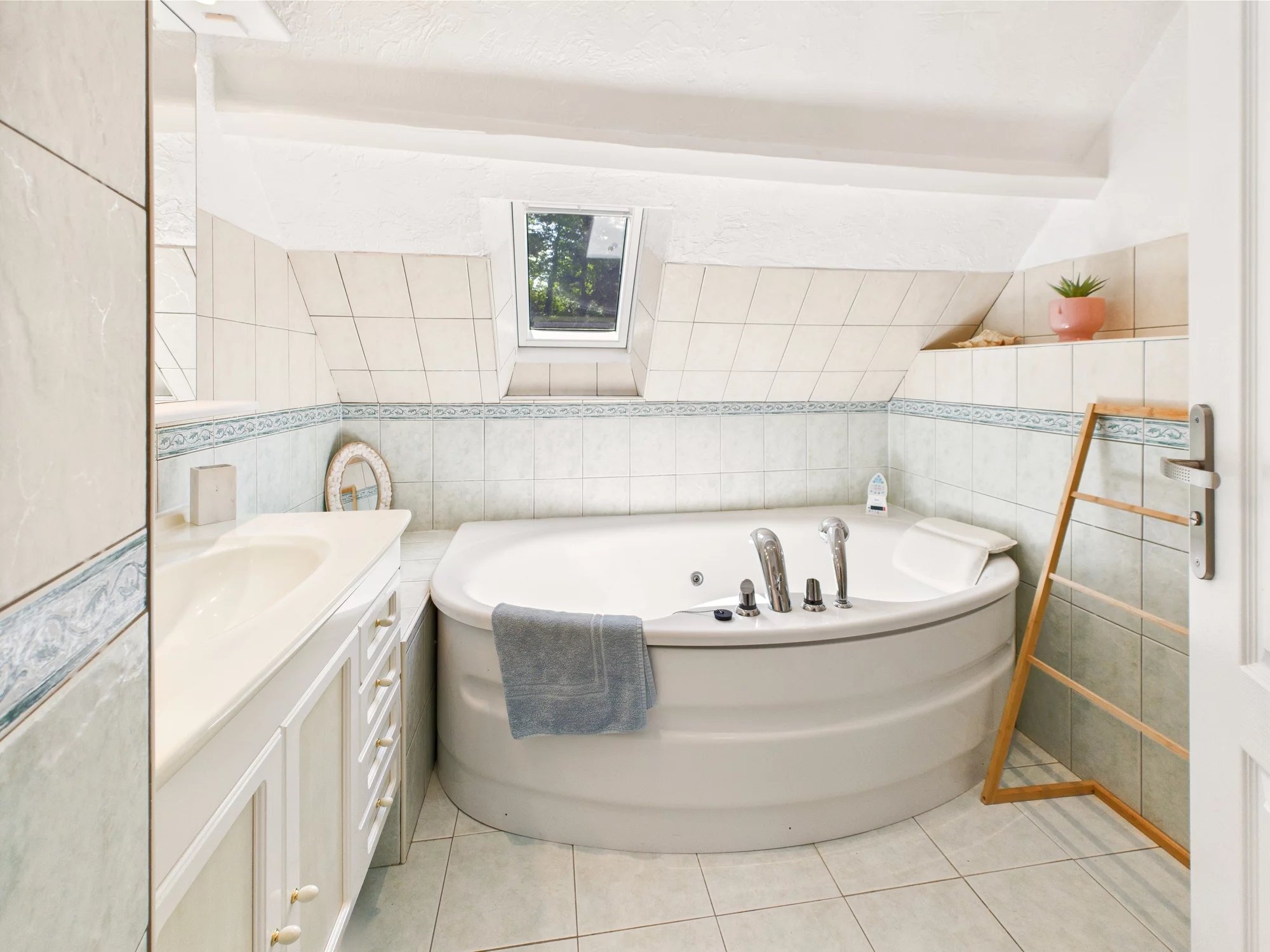 A great business opportunity located on the road into Sarlat-la-Canéda, Aquitaine – France – BVI79545